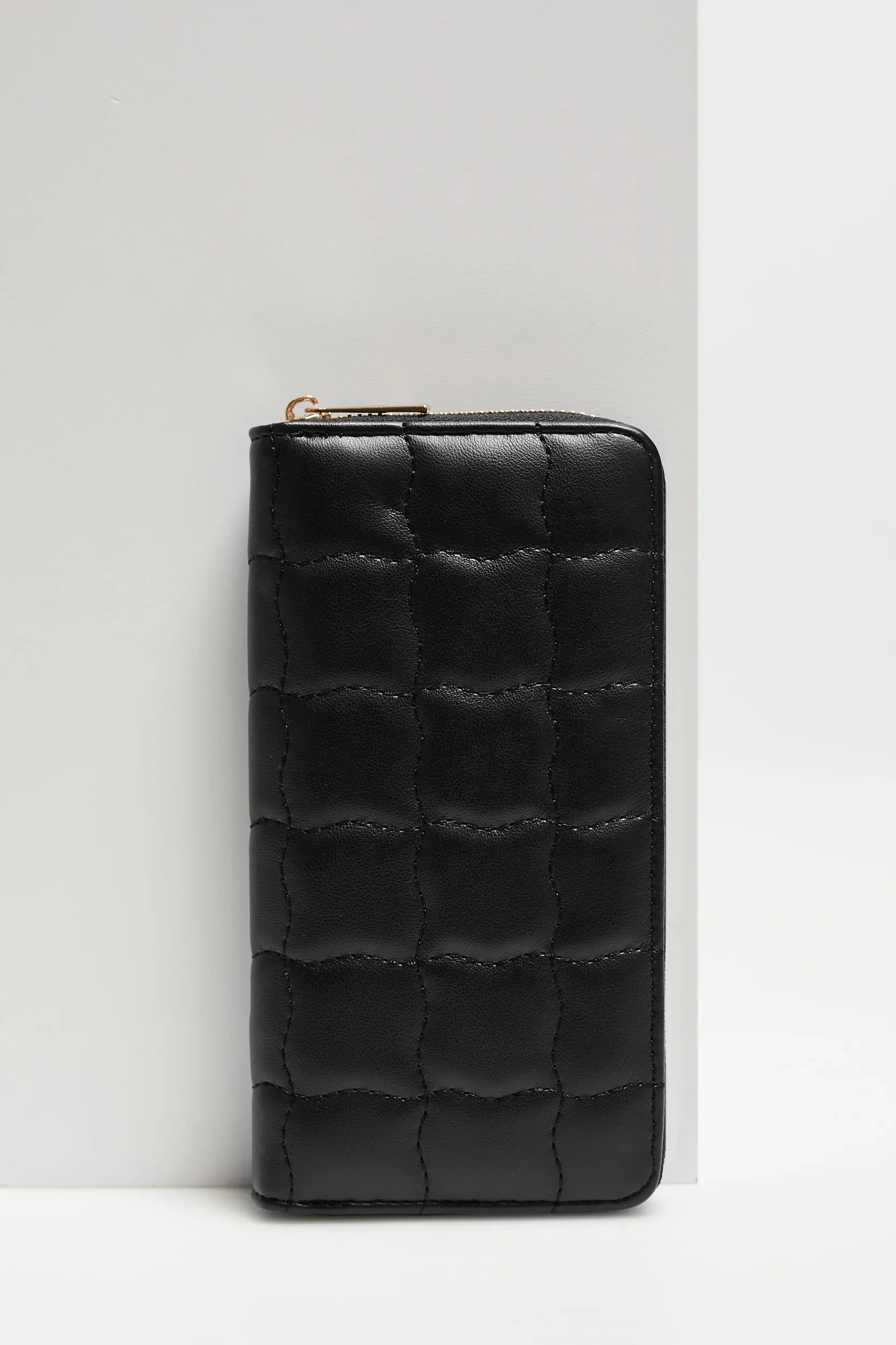 Portfel zamykany na zamek czarny