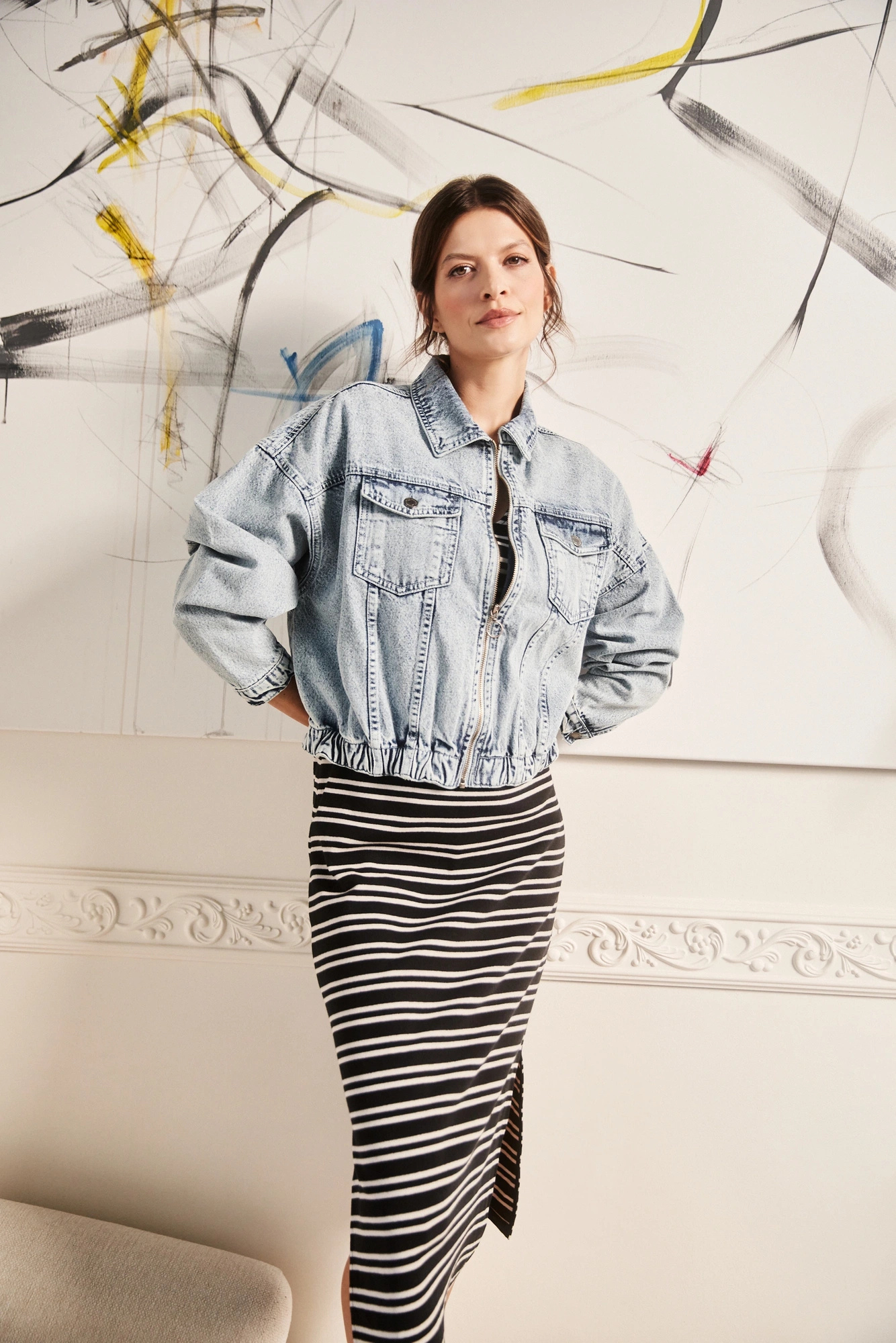 Jeansowa kurtka zapinana na zamek niebieska