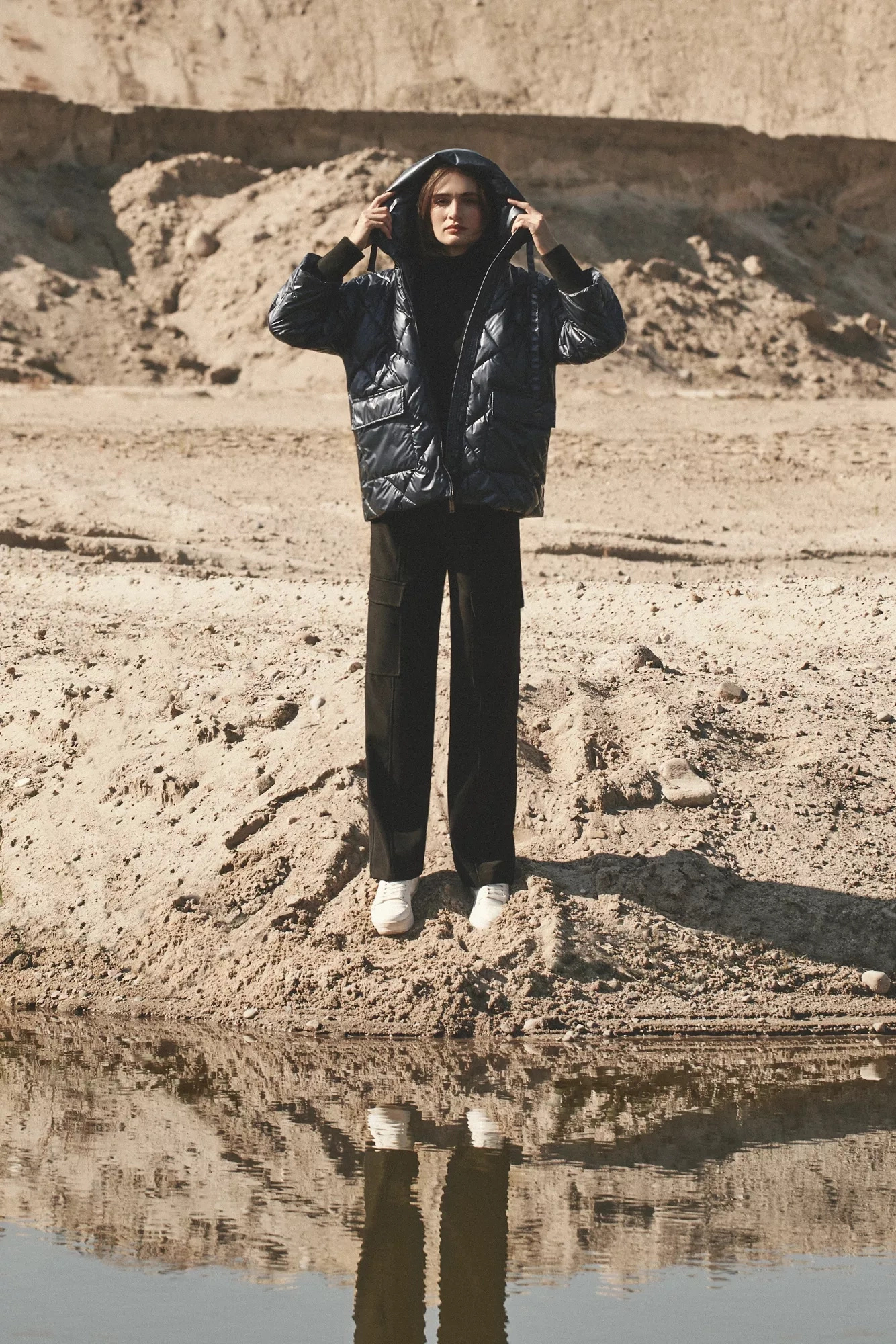 Metaliczna pikowana kurtka granatowa