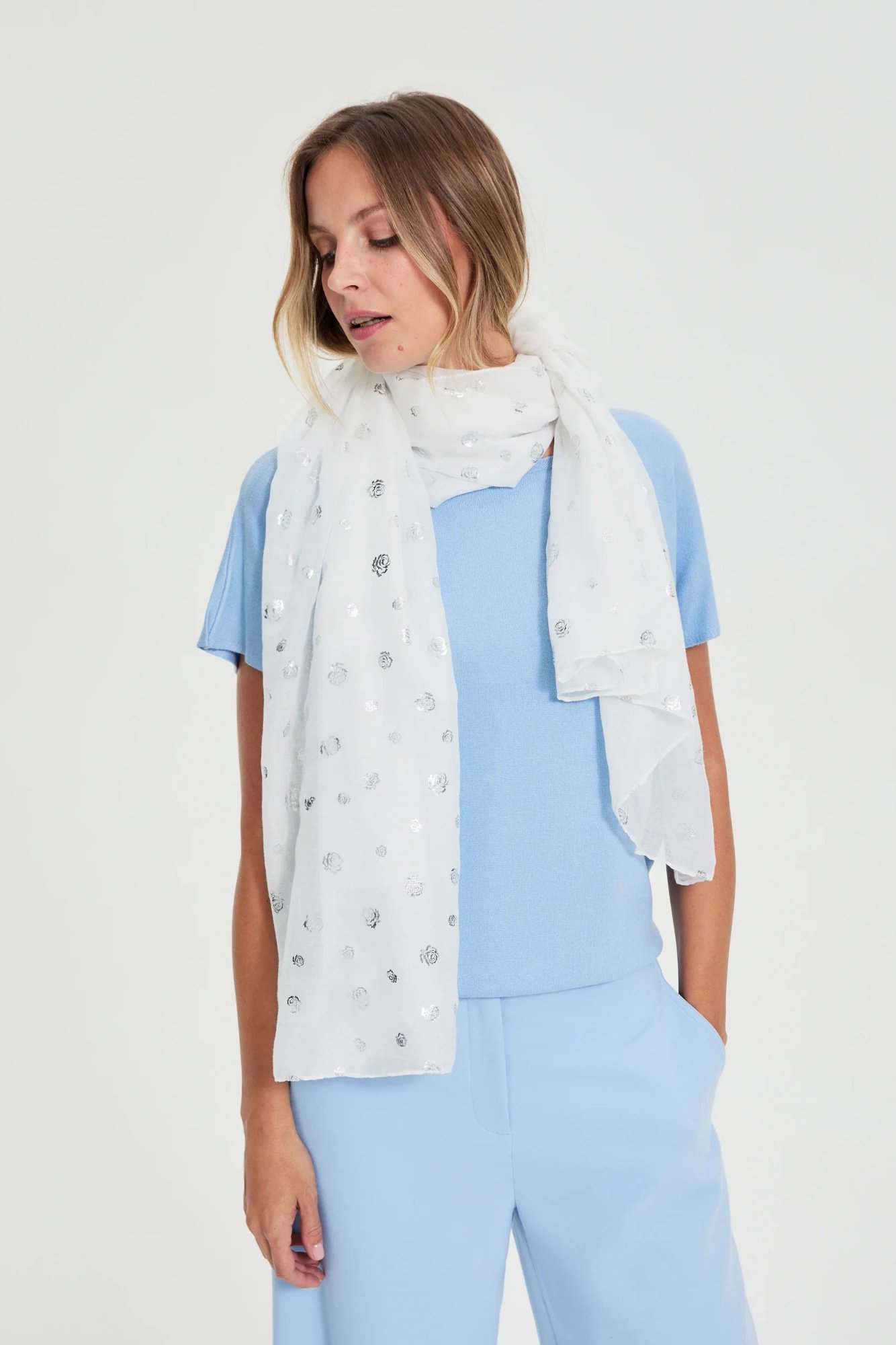 Szal z nadrukiem biały