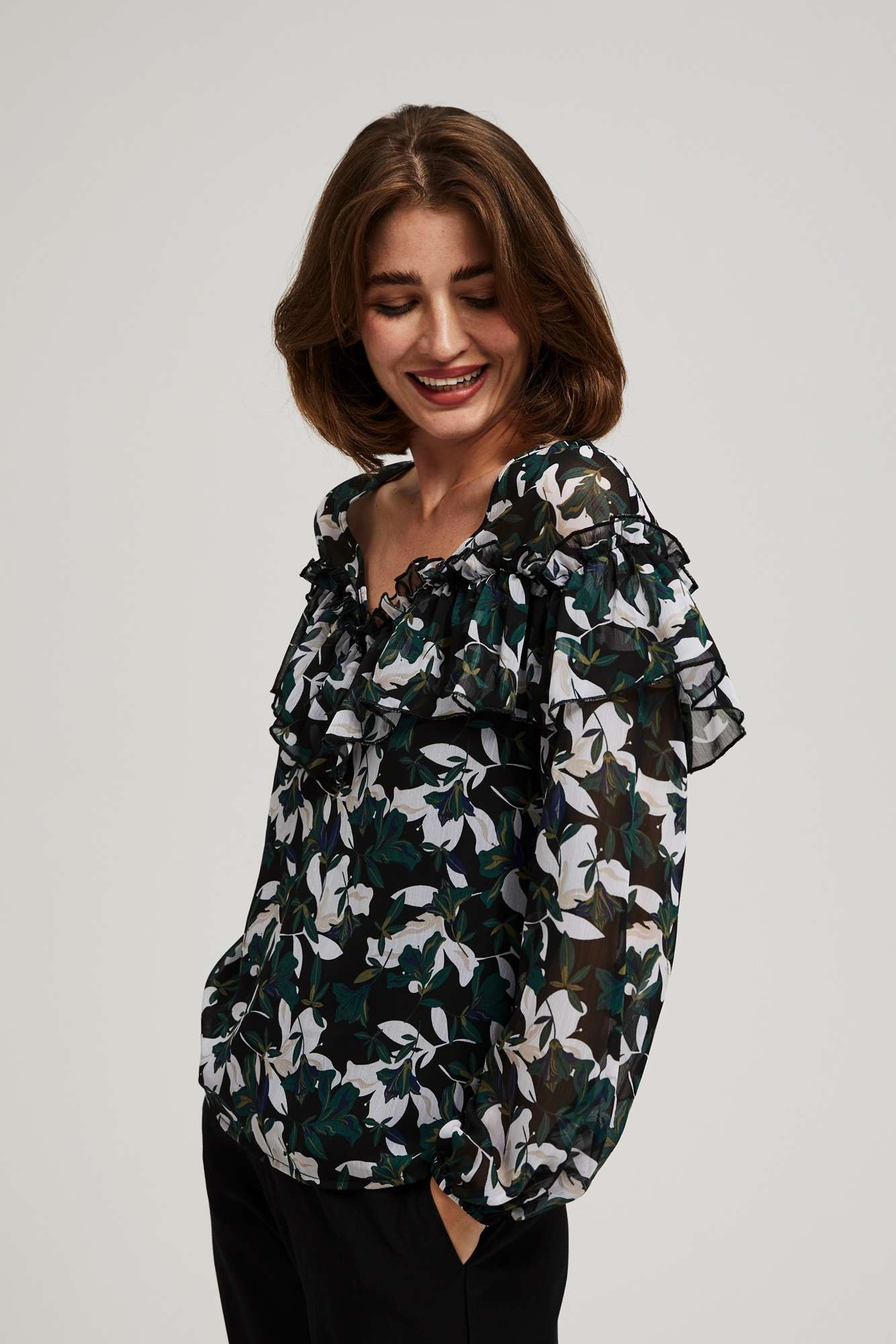 Koszula z falbanami i kwiecistym wzorem