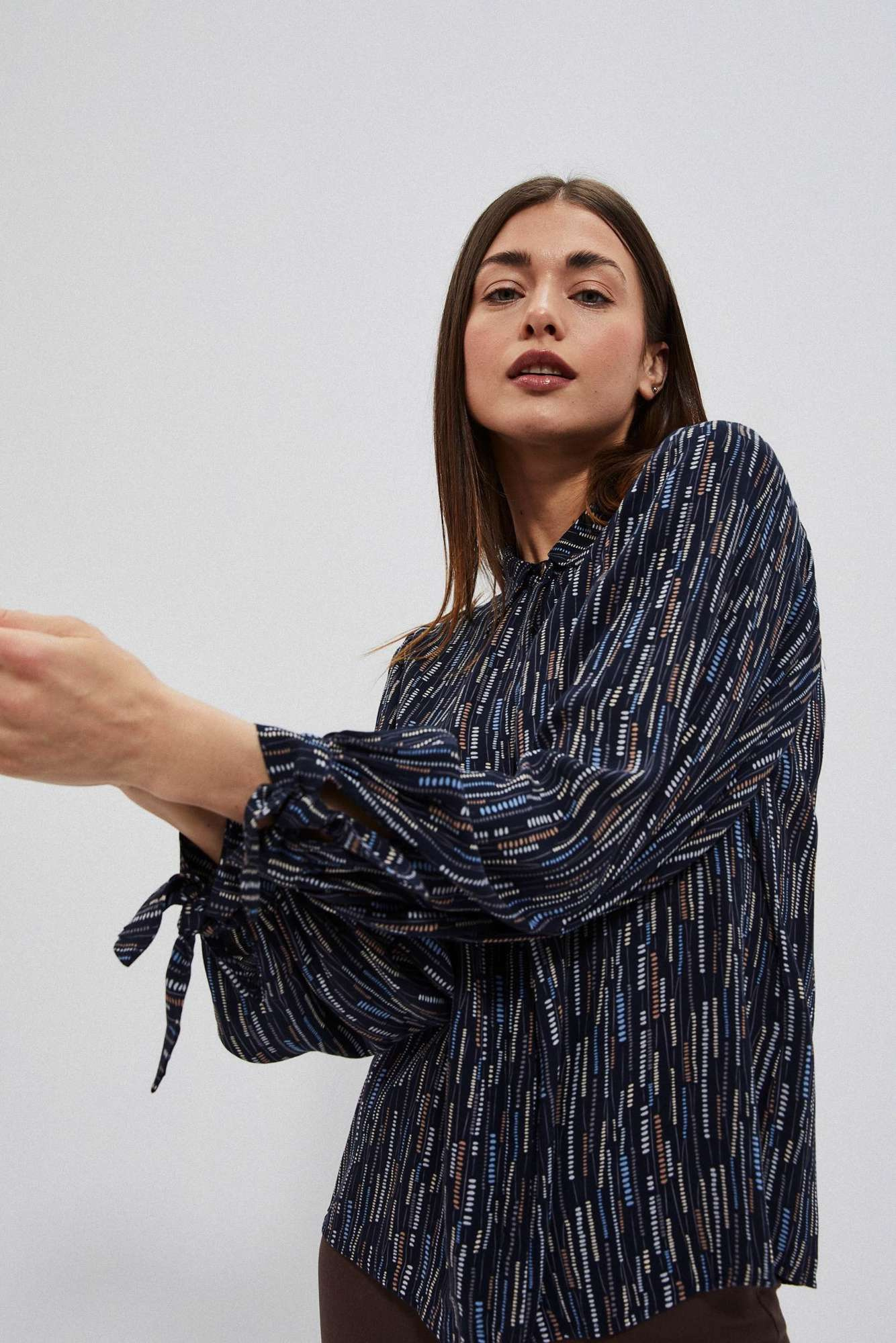 Koszula w geometryczne wzory