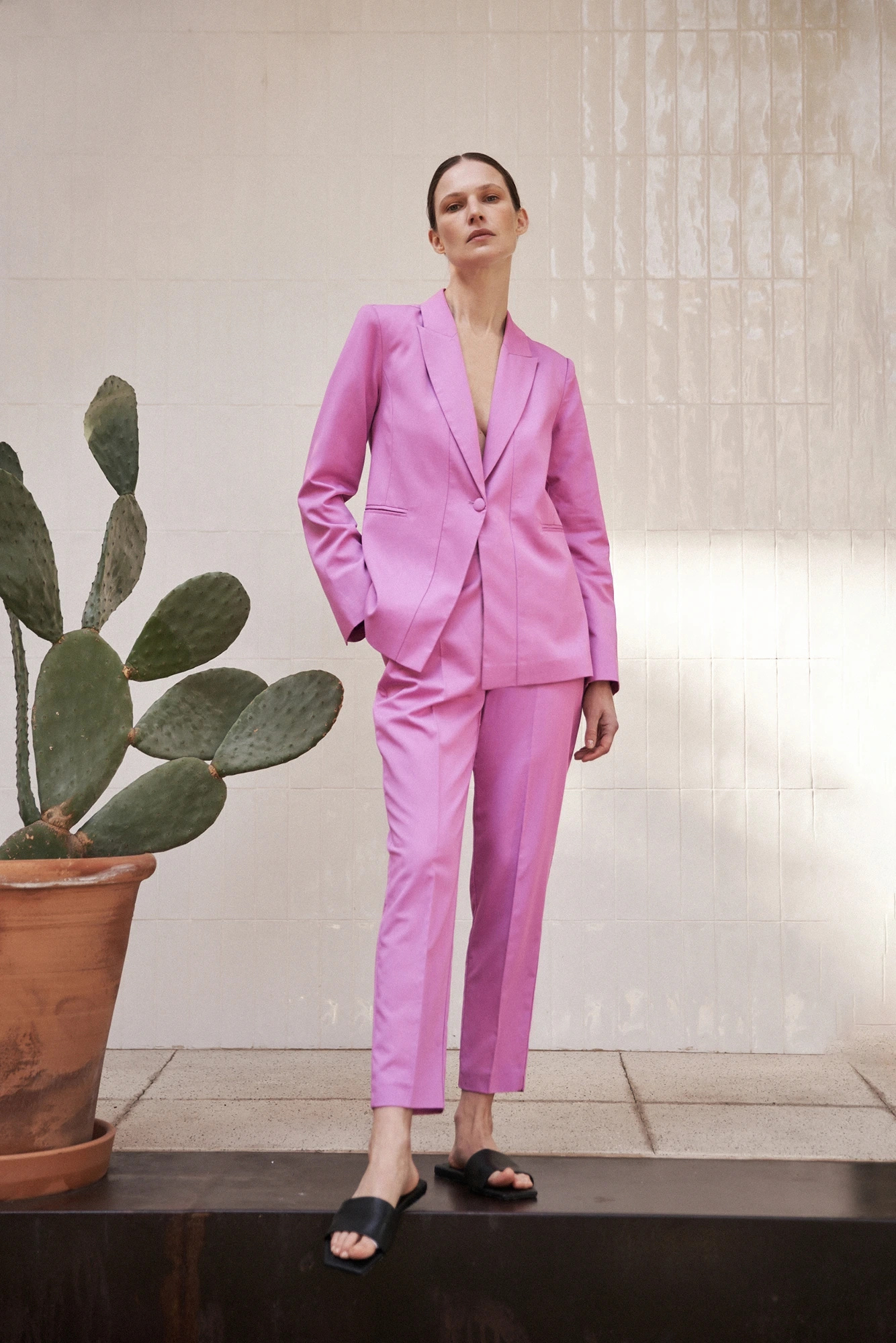 Garniturowe spodnie w kant różowe