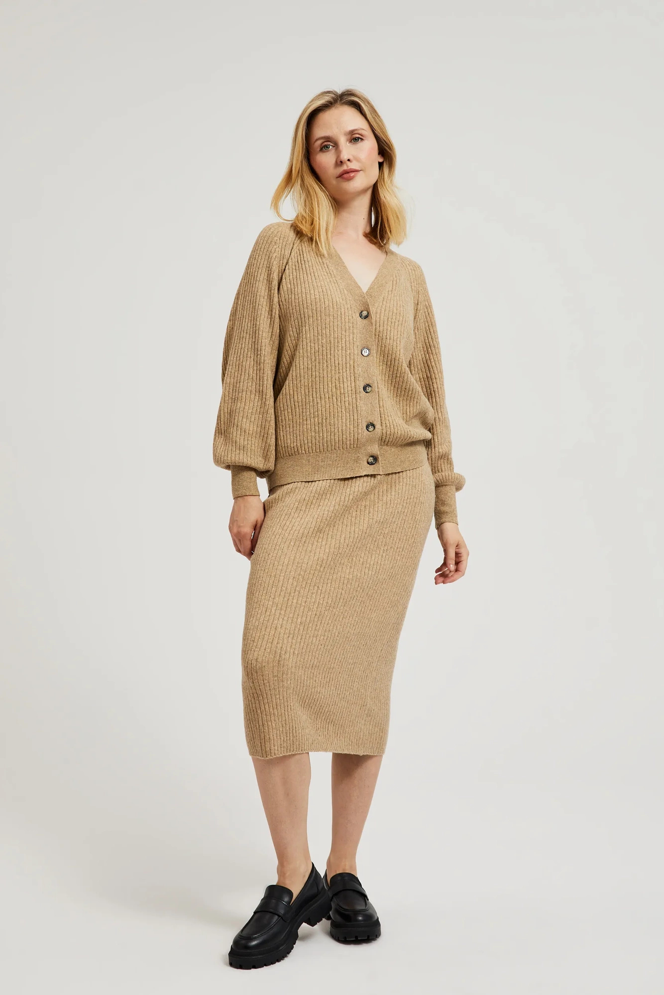 Dzianinowy komplet beżowy