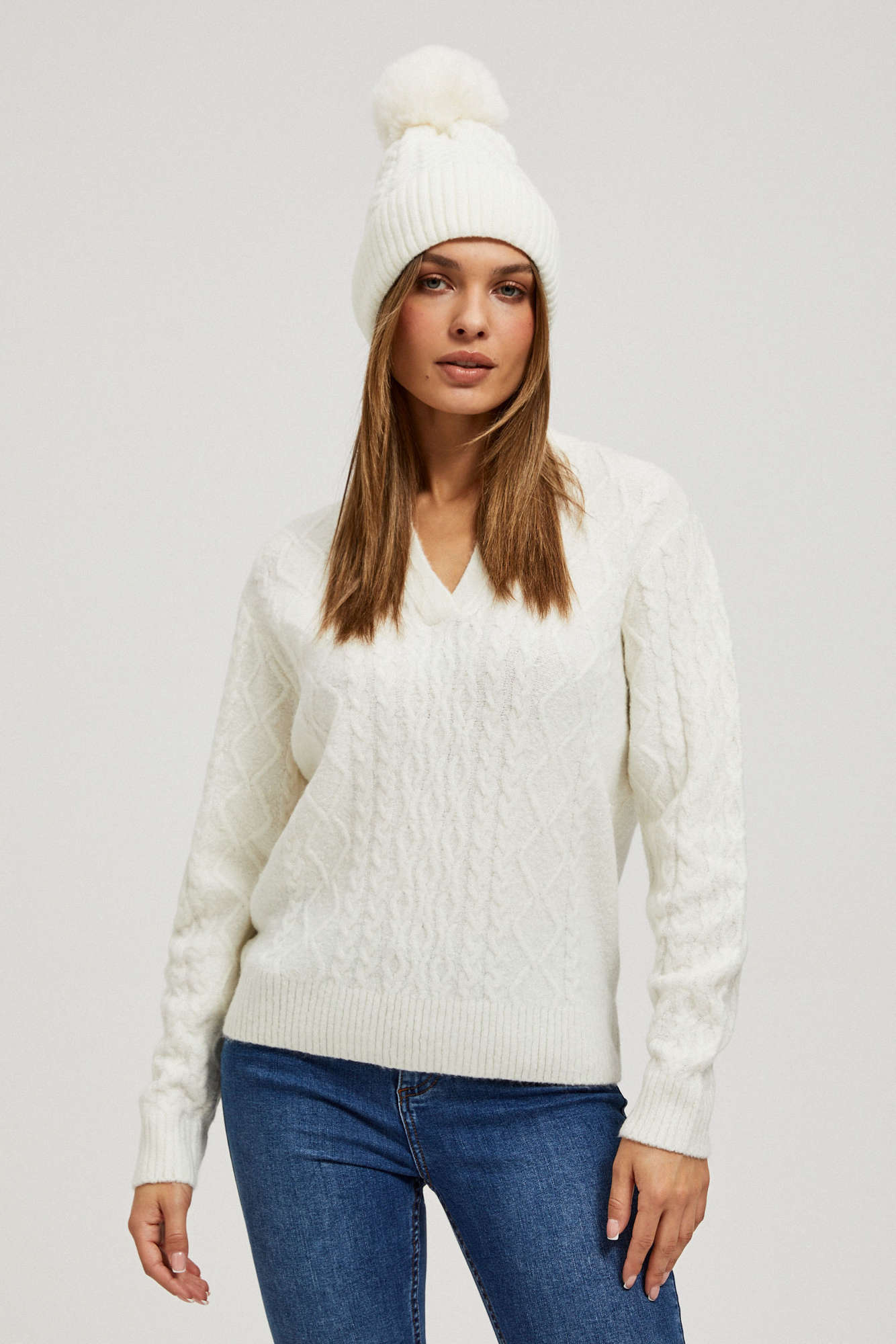 Czapka z pomponem perłowa