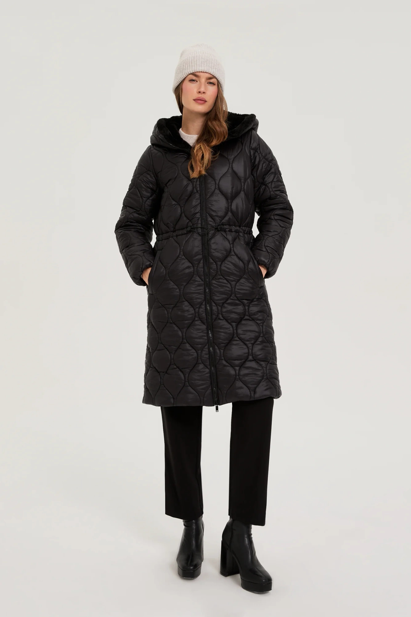 Kurtka z kapturem czarna