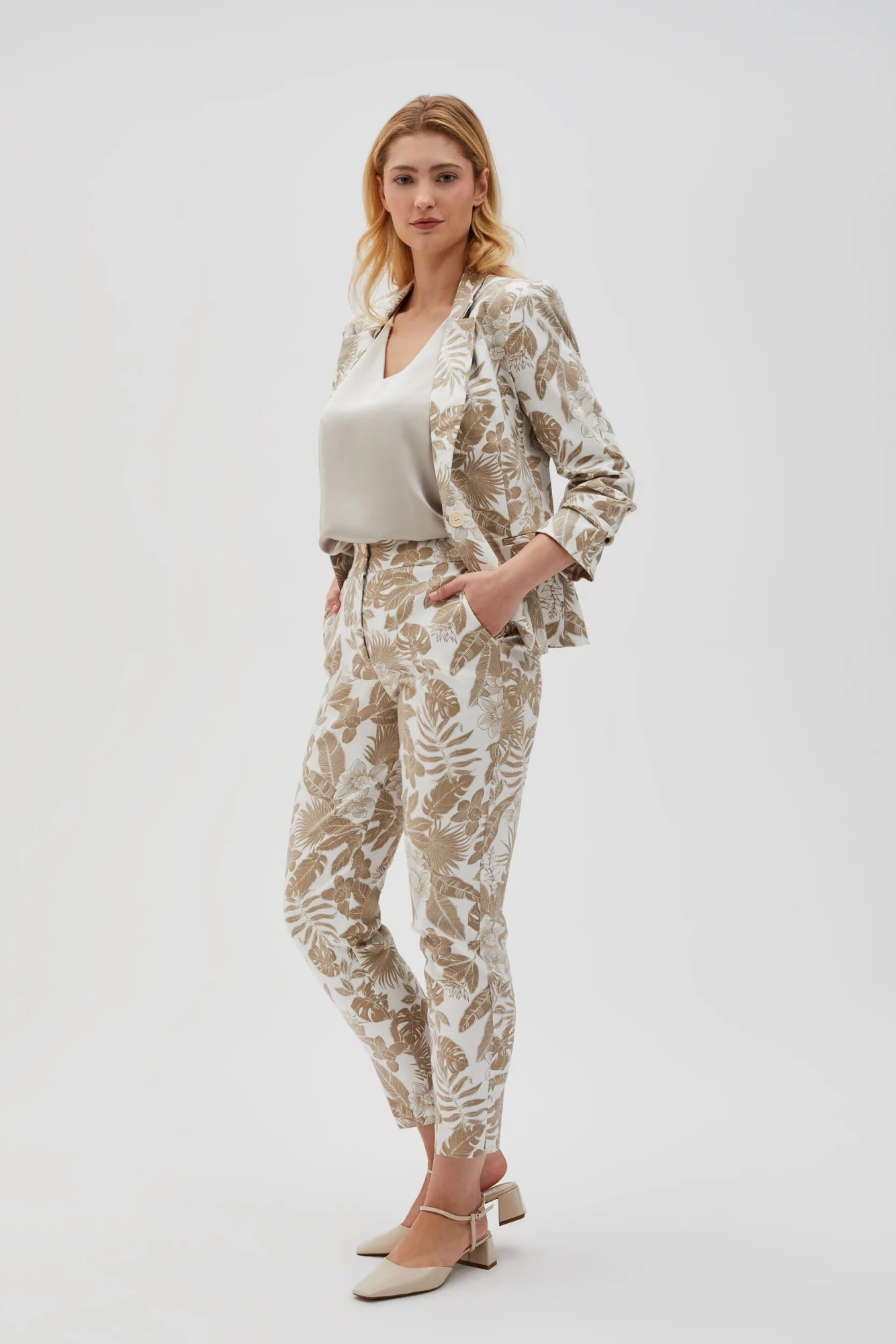 Spodnie z roślinnym wzorem beżowe