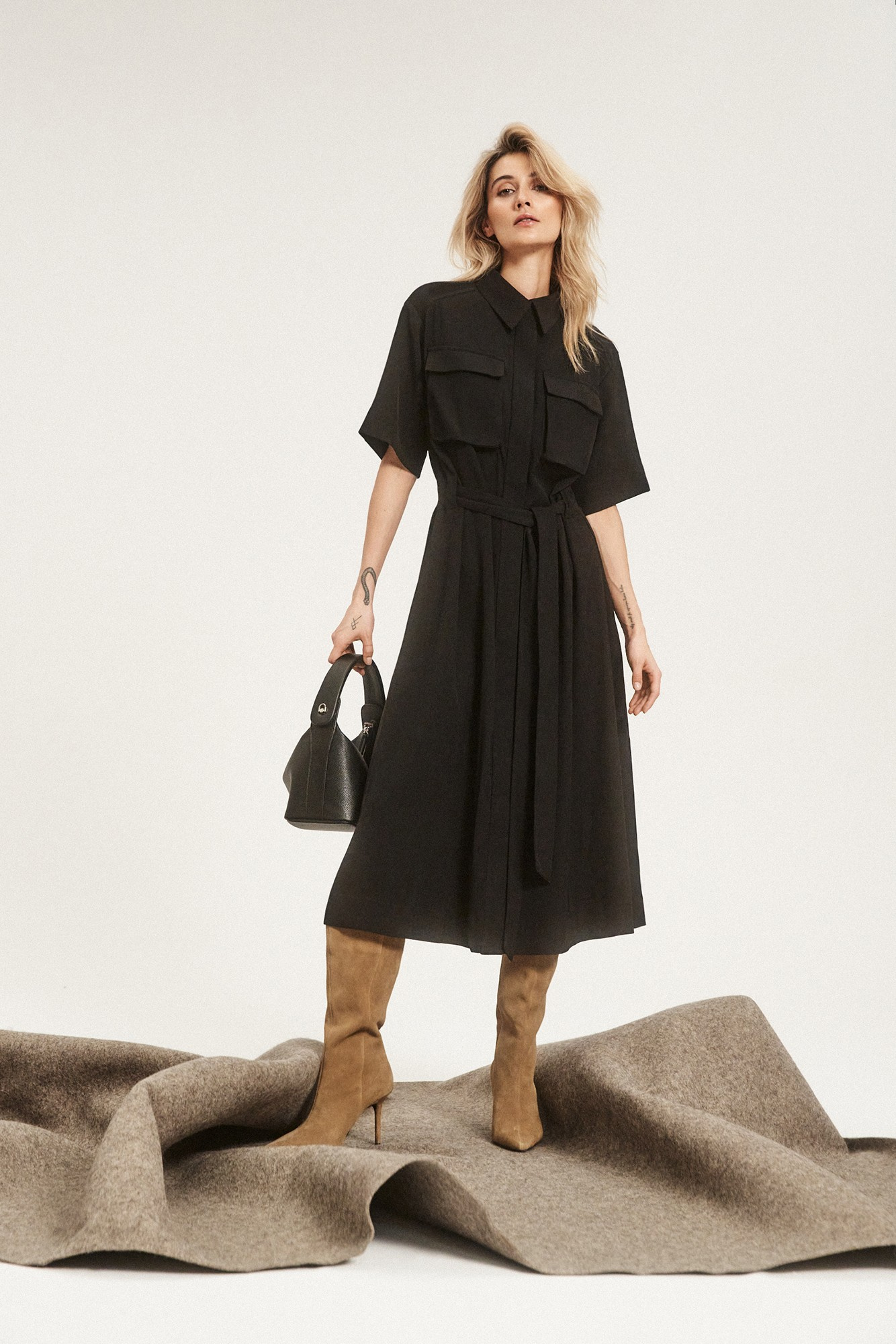 Szmizjerka wiązana w talii z kieszeniami czarna