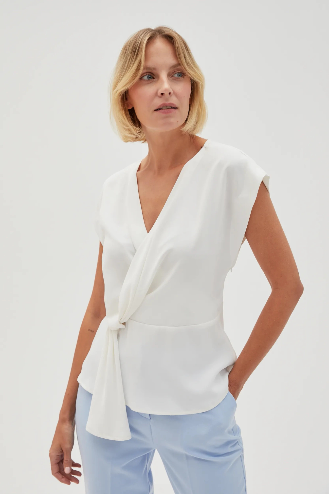 Koszula z wiązaniem biała