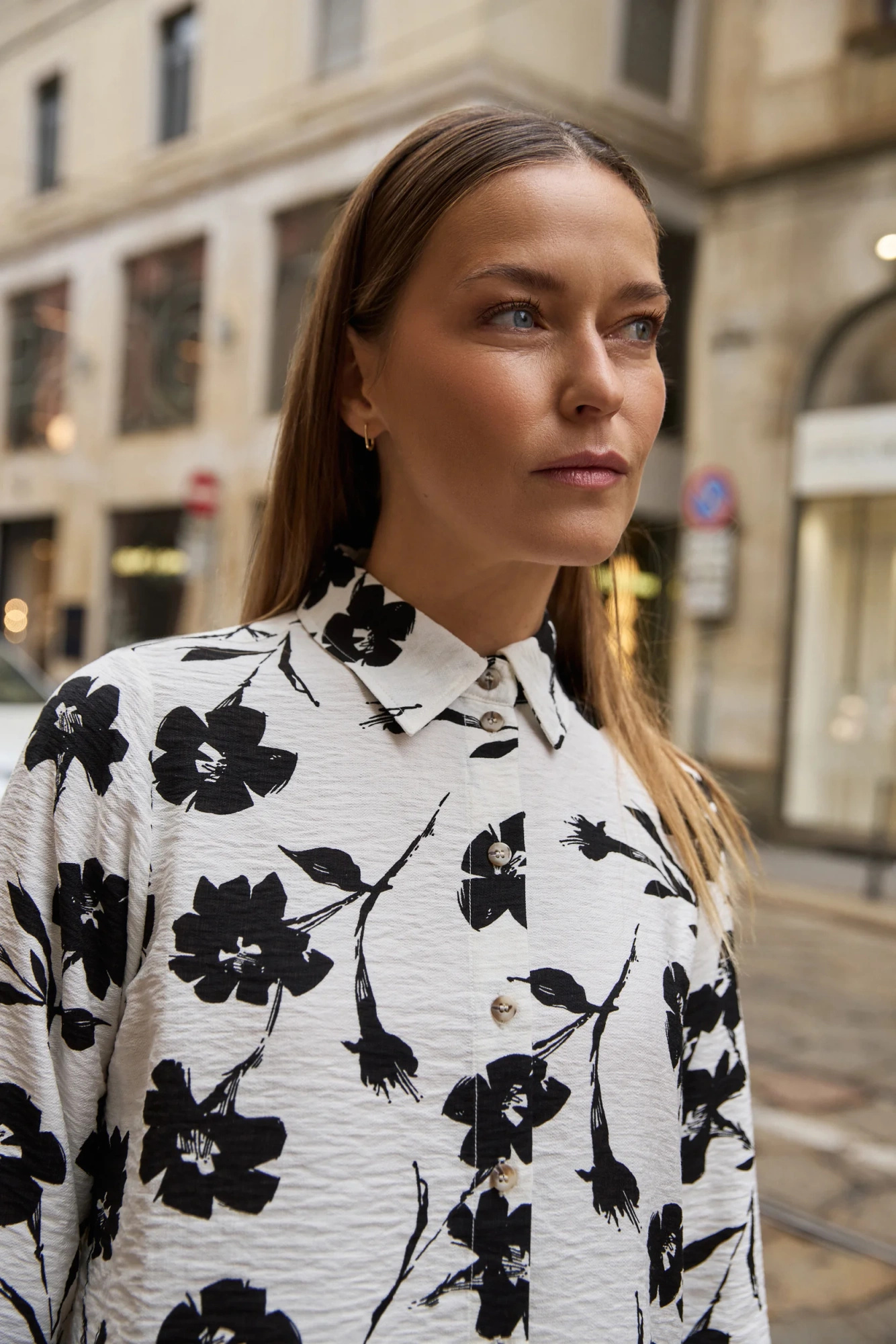 Wiskozowa koszula w kwiaty biała