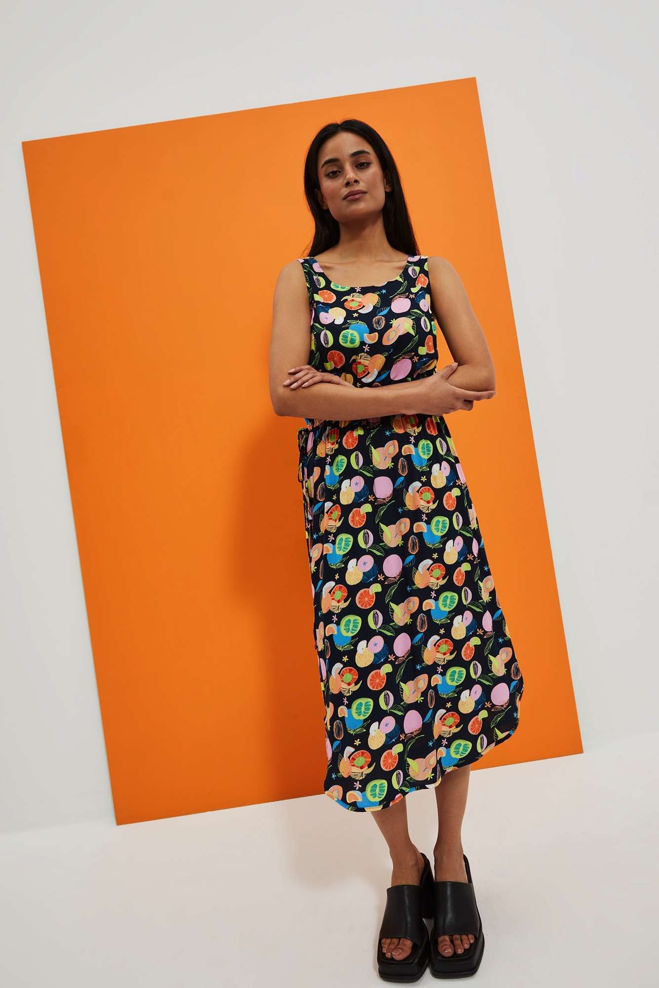 Wzorzysta sukienki midi