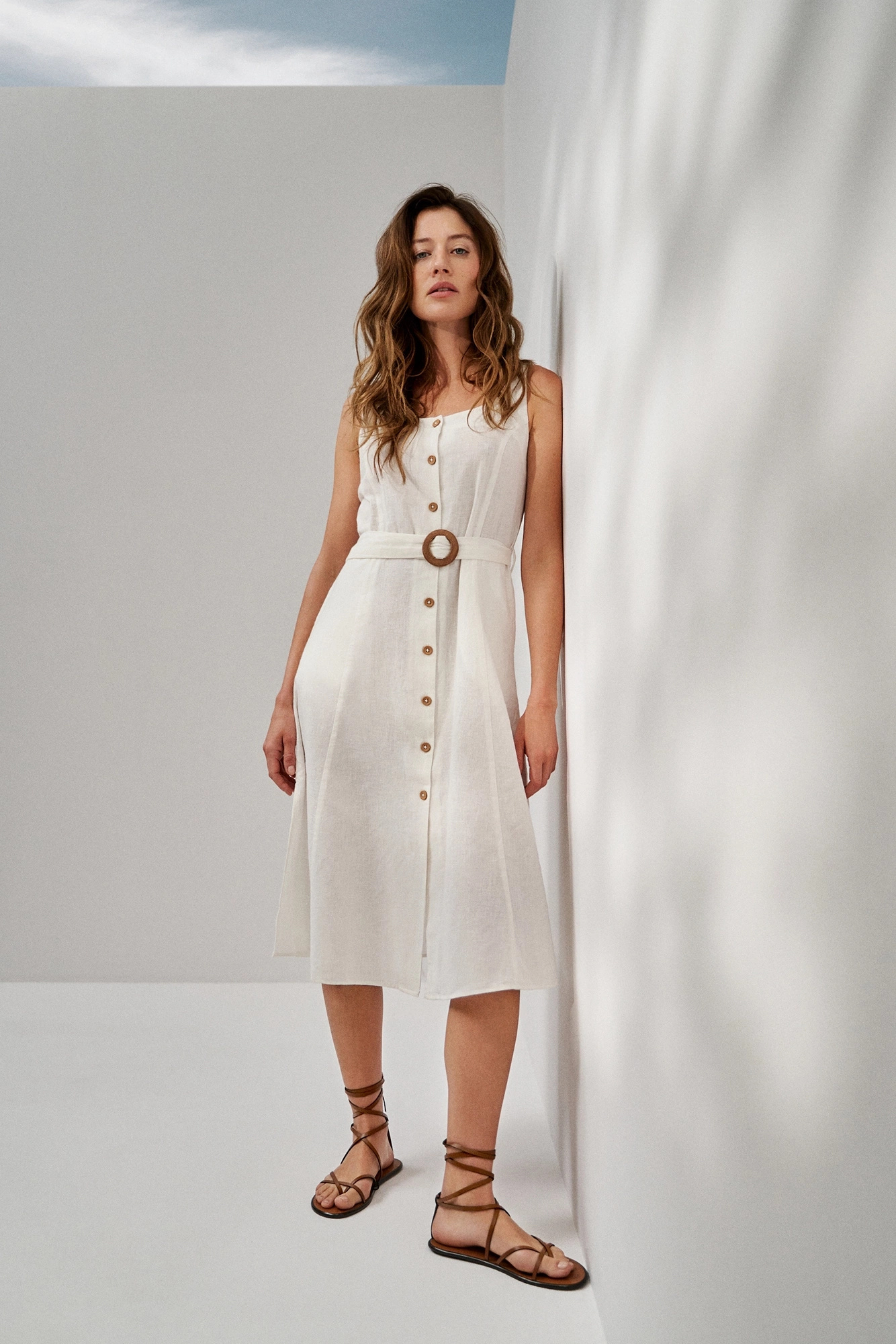 Wiskozowa sukienka z paskiemi biała