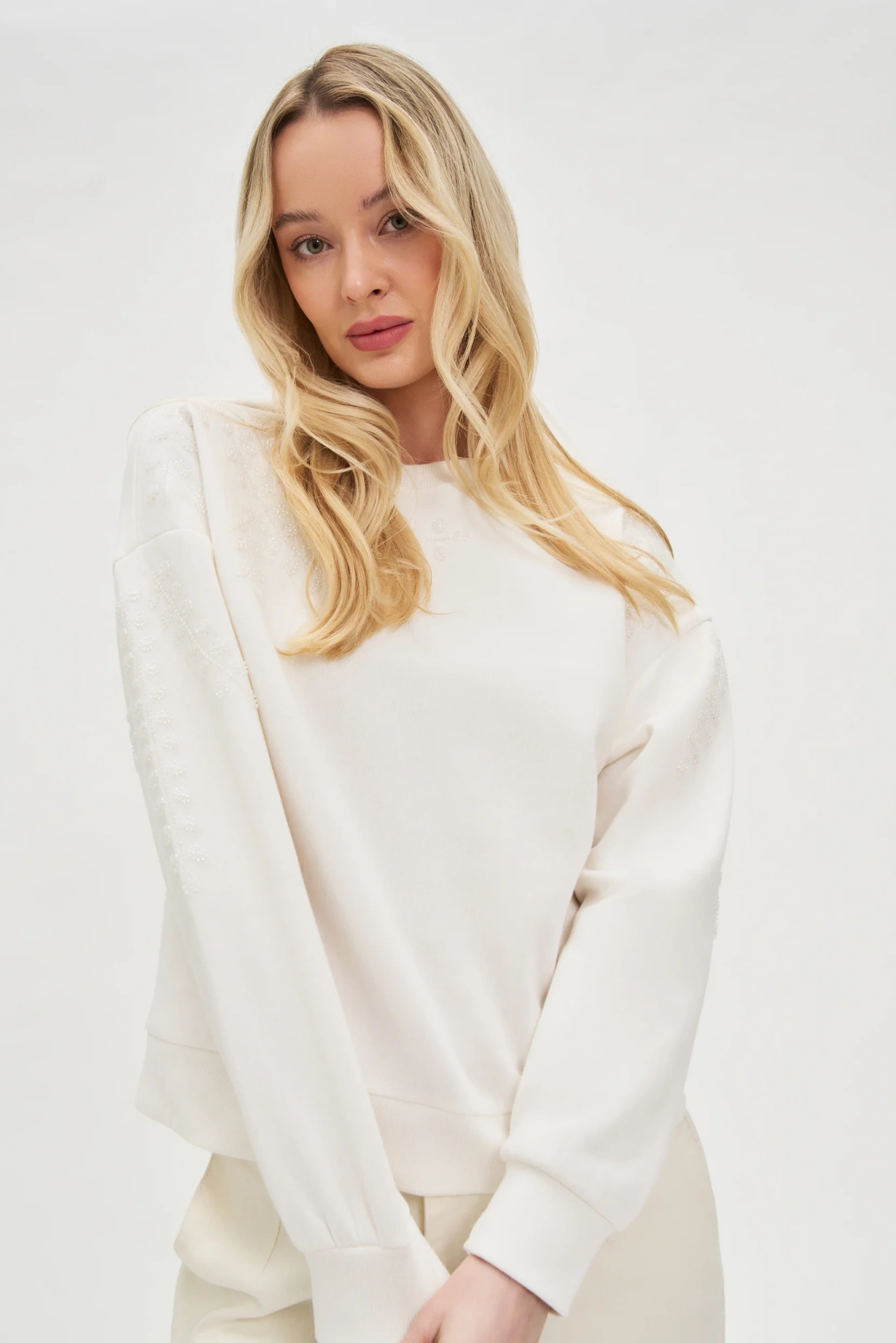 Bluza z koralikami biała