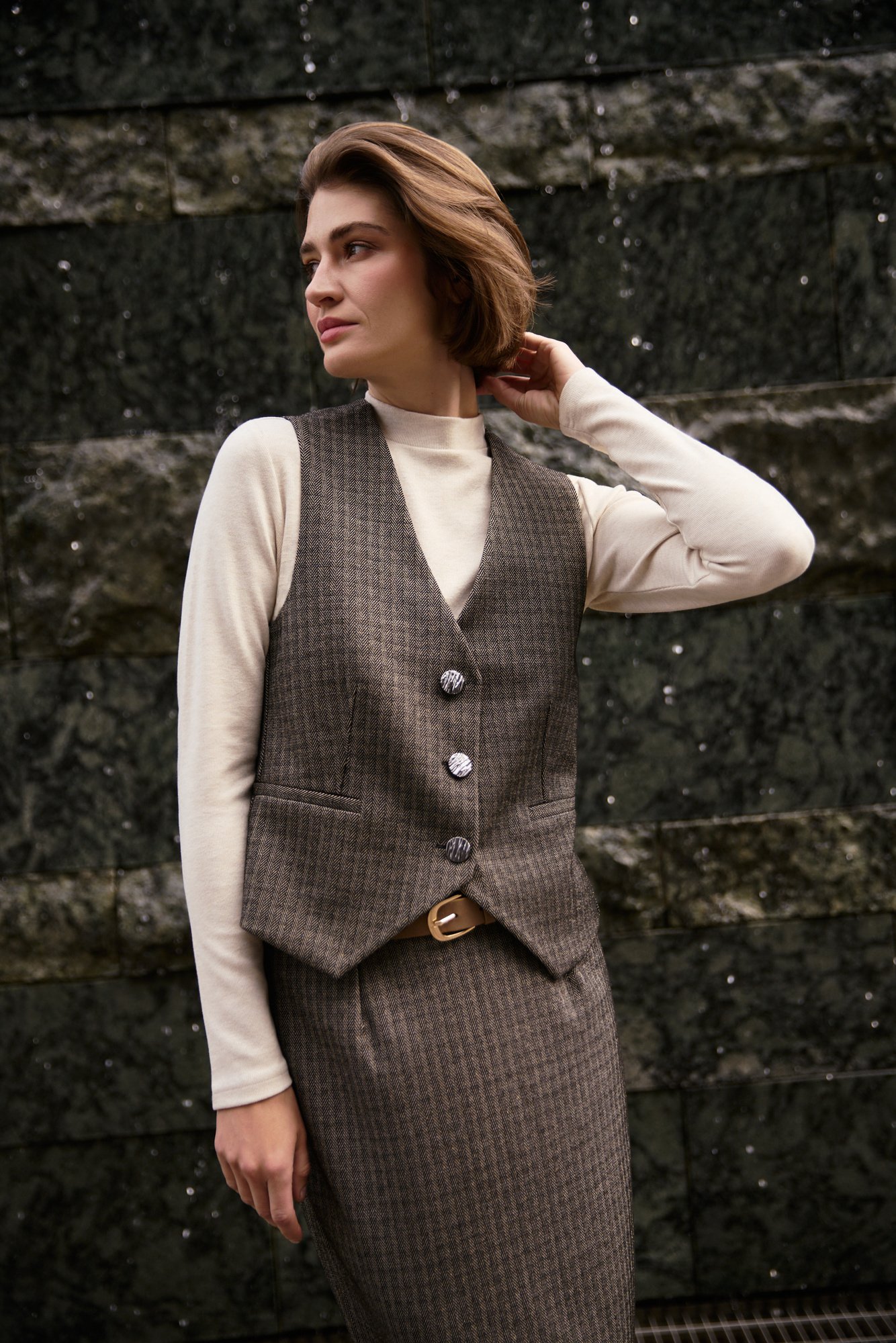 Elegancka kamizelka ciemnobeżowa