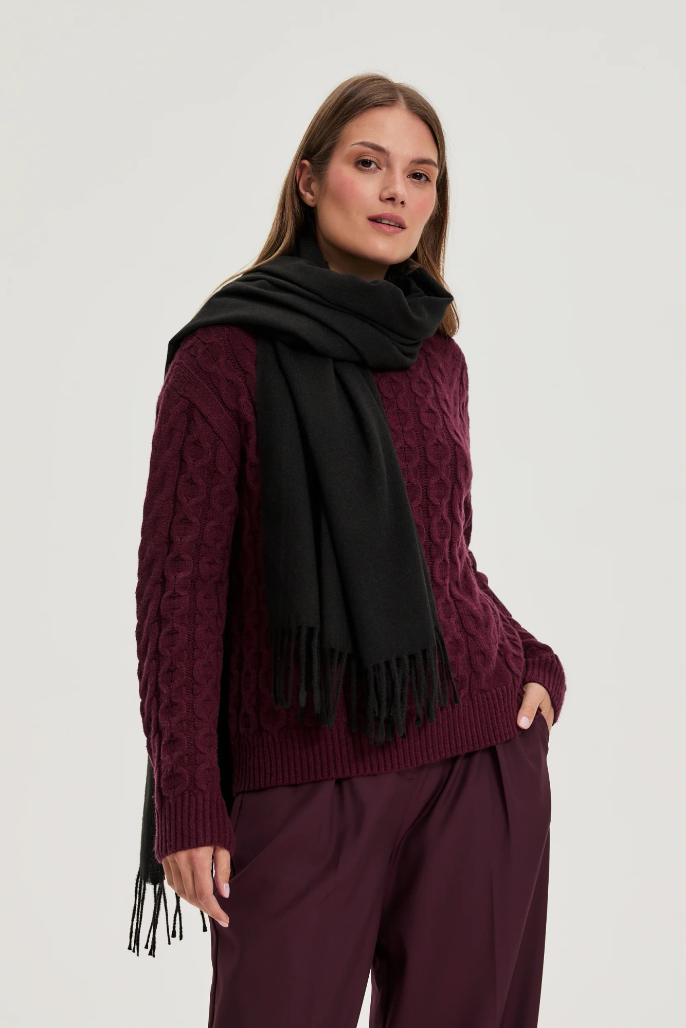 Szal z frędzlami czarny