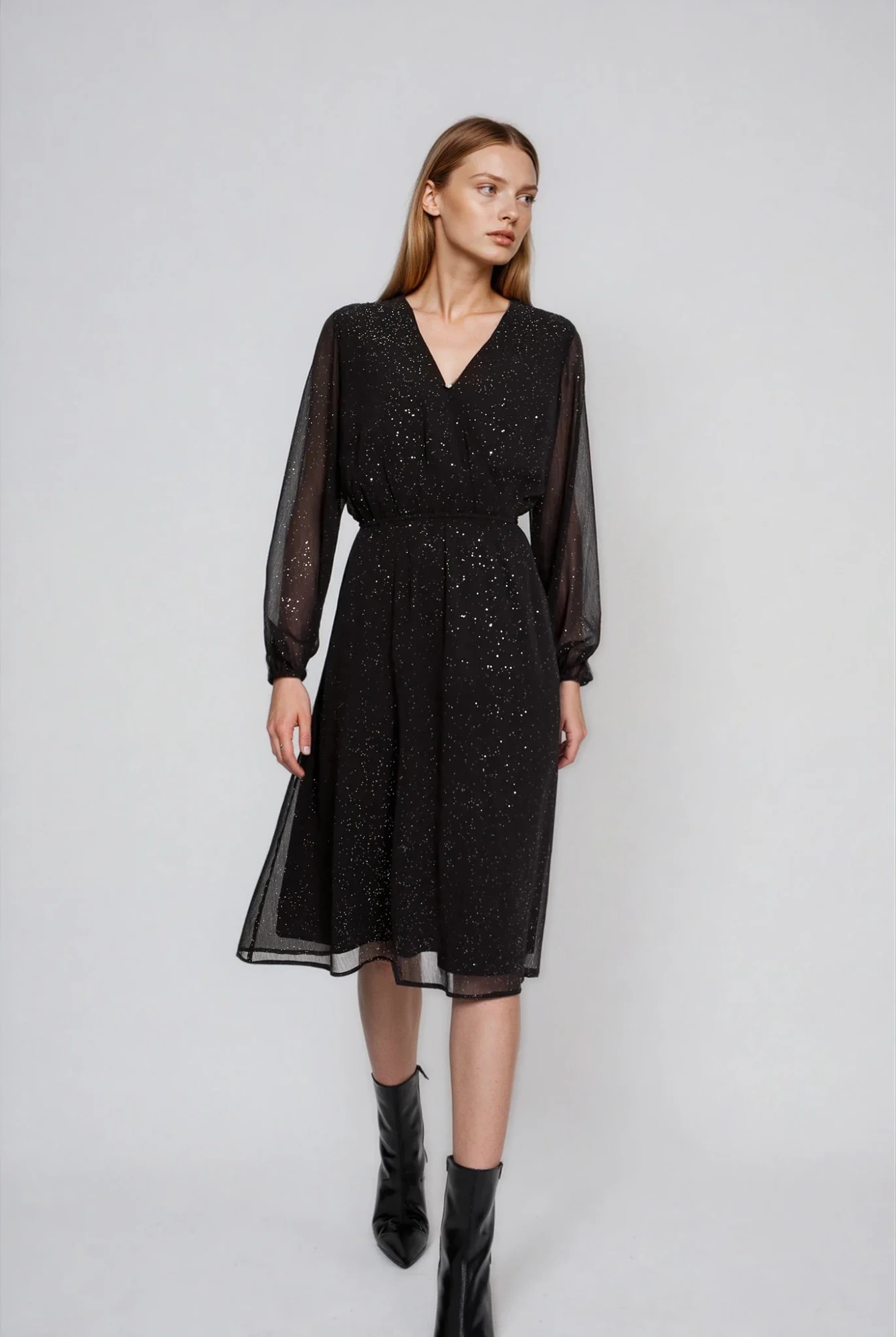 Sukienka z przezroczystymi rękawami czarna