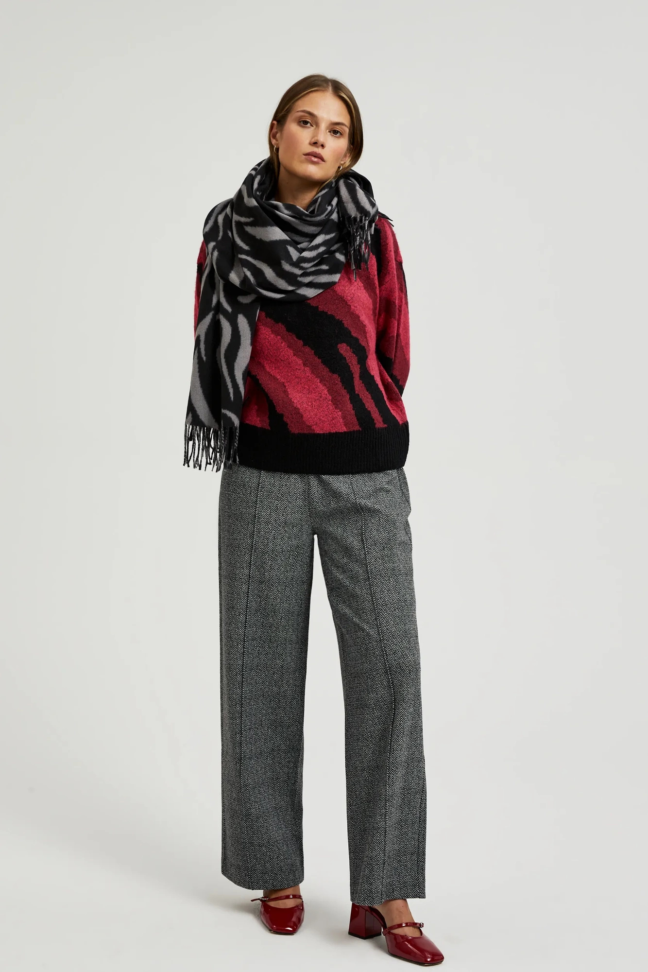 Szal w zwierzęcy wzór szary