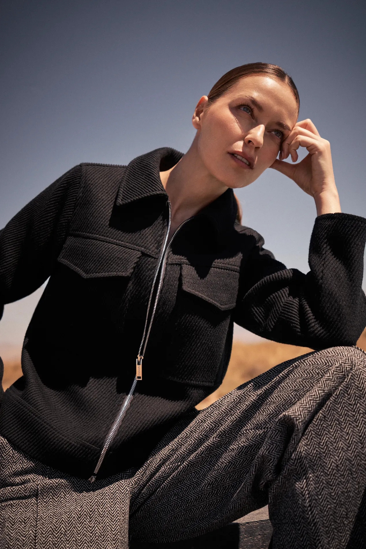 Kurtka z dużymi kieszeniami czarna