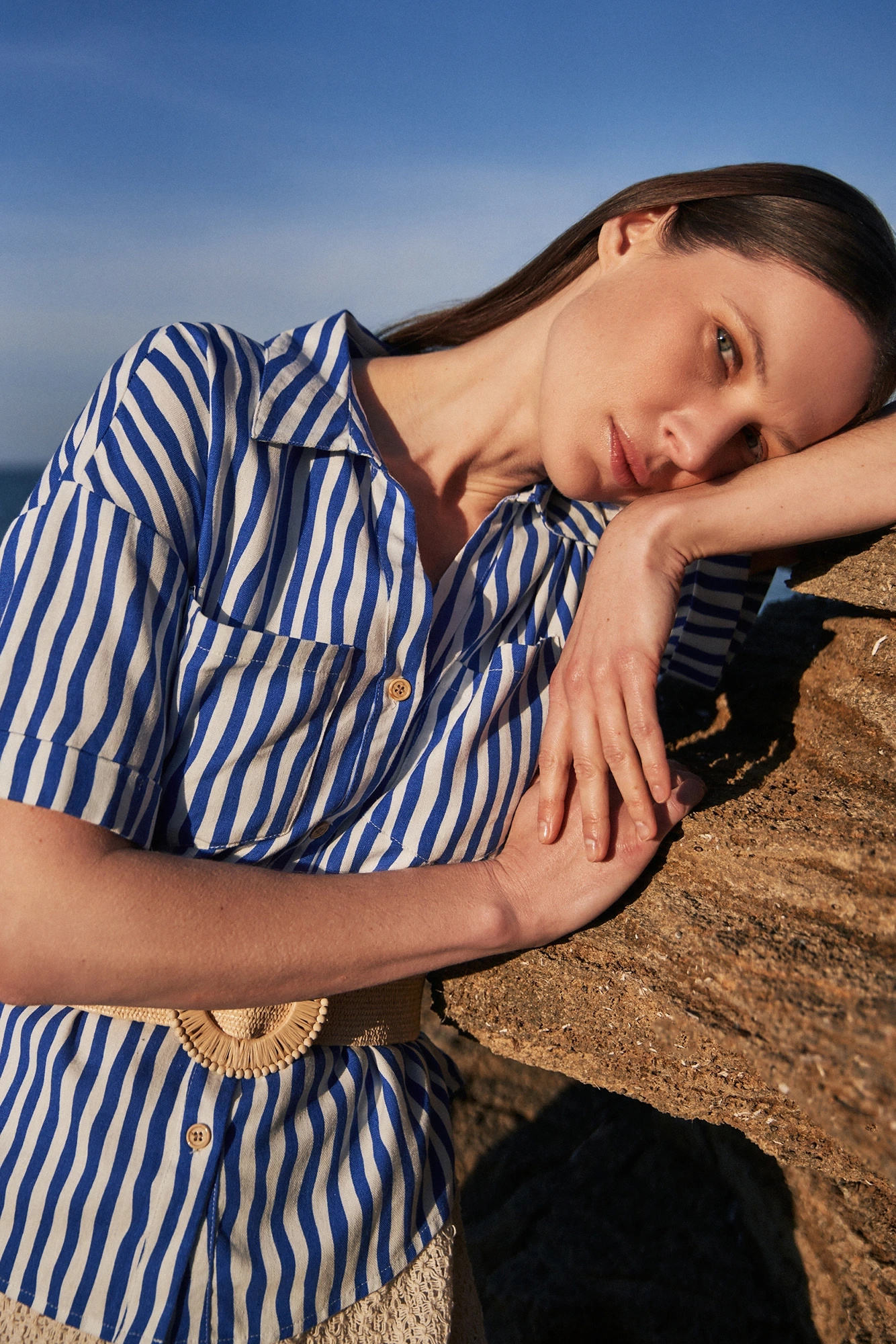 Koszula w paski zapinana na guziki z kieszeniami niebieska