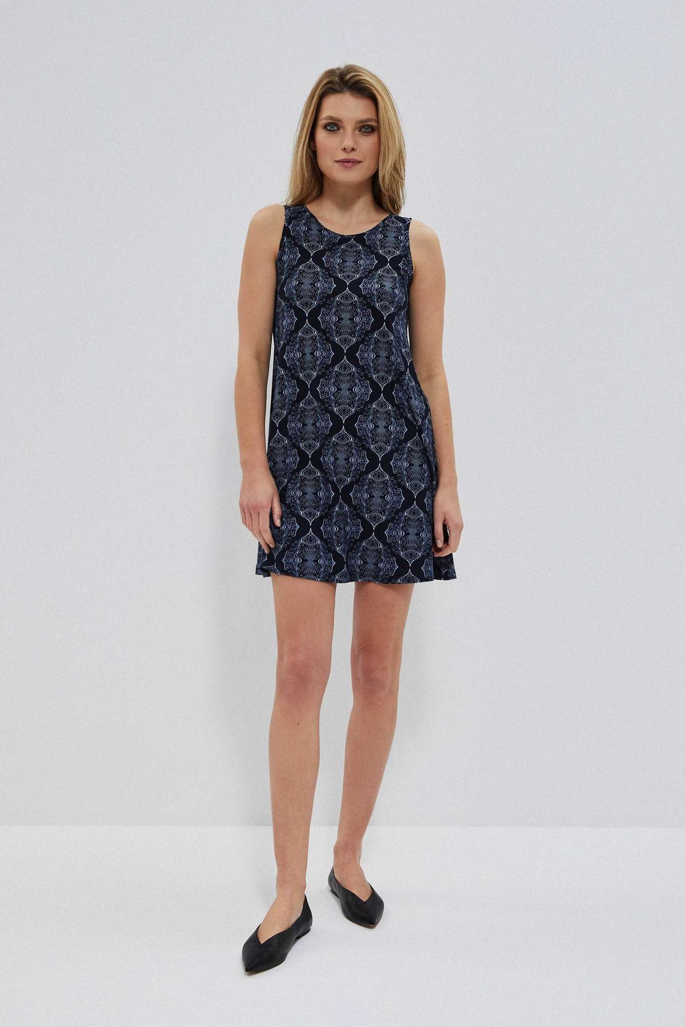 Letnia sukienka na ramiączkach granatowa