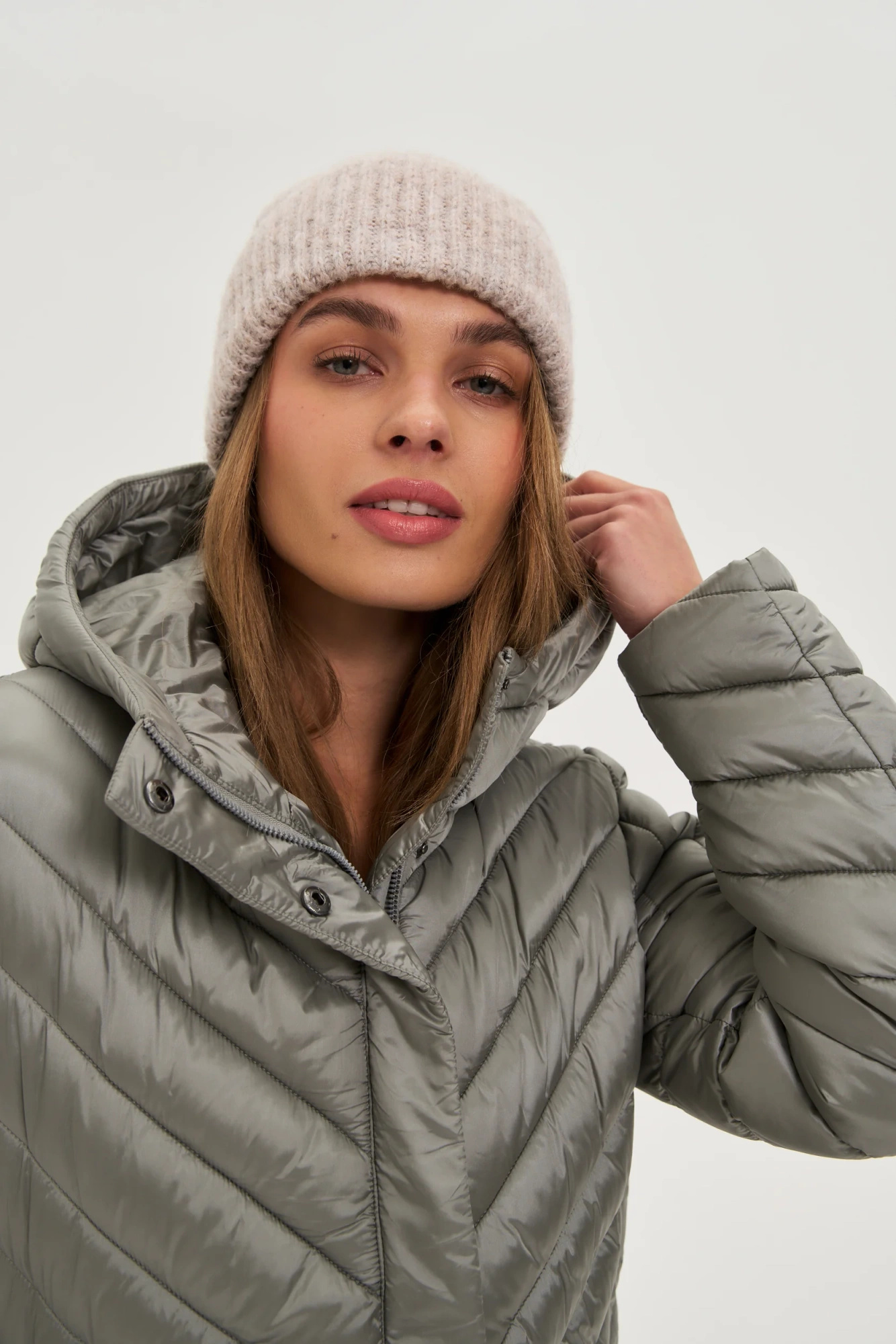 Czapka z dodatkiem wełny beżowa