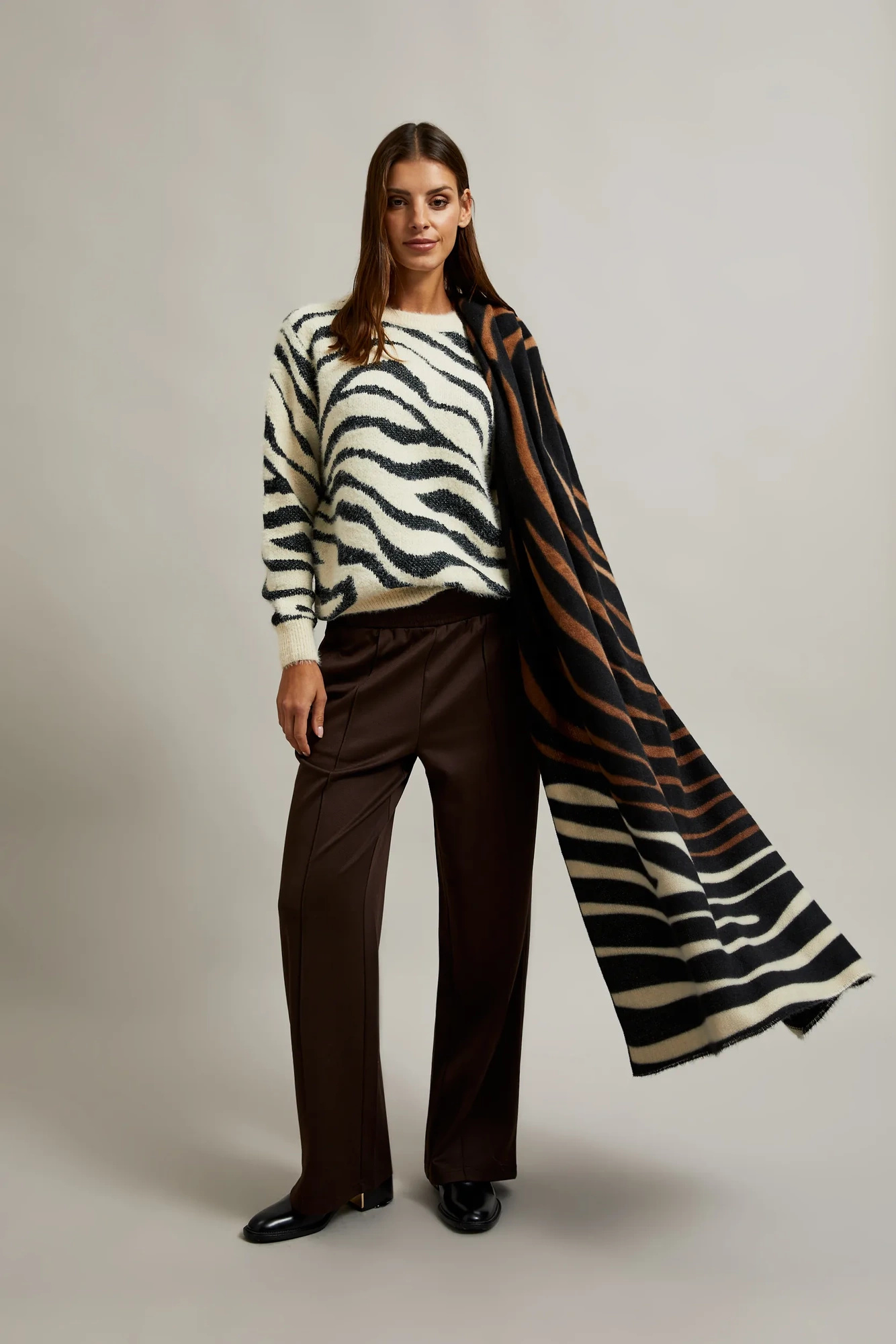 Szalik w zwierzęcy wzór brązowy