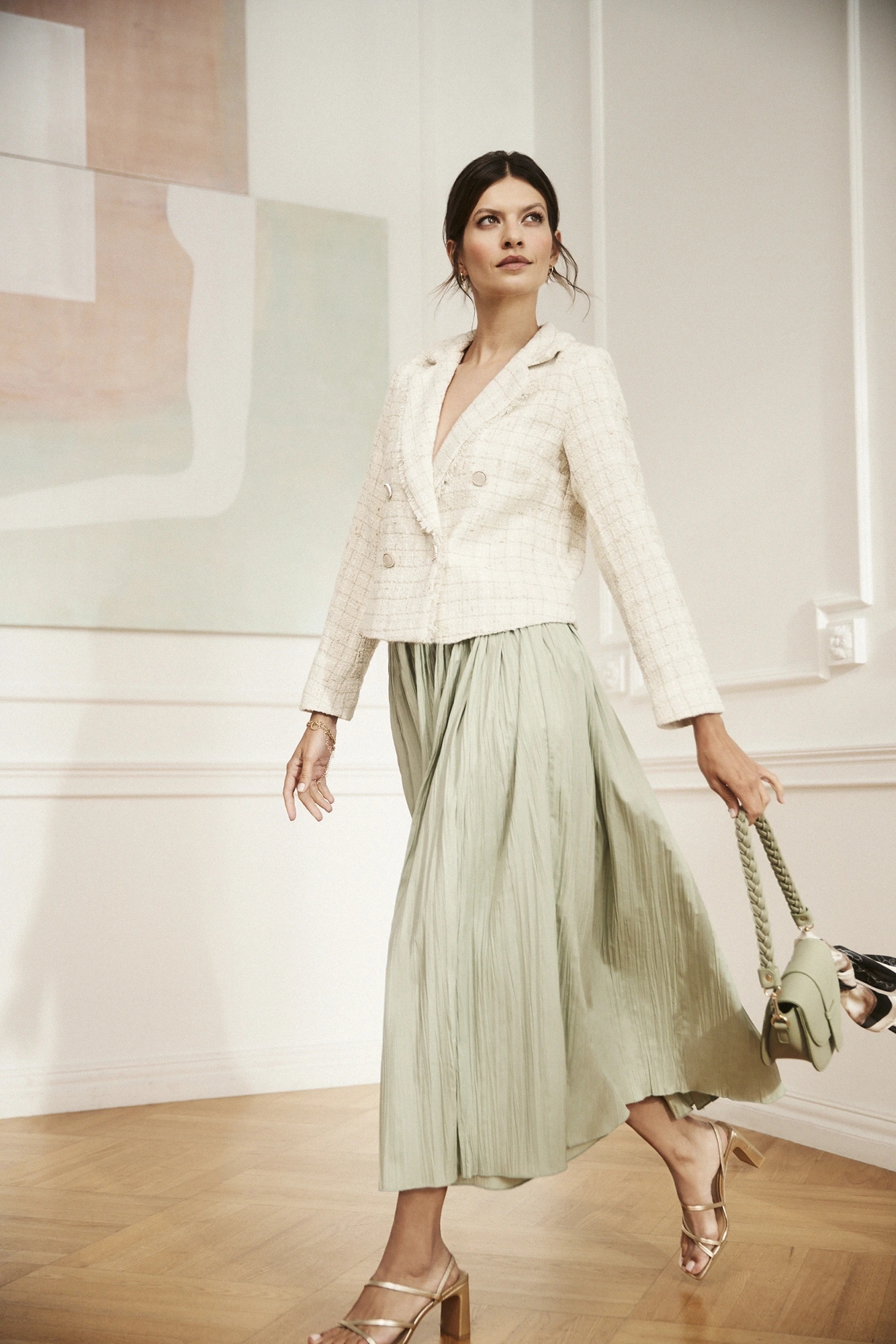 Marynarka w tweedowym stylu z ozdobnymi guzikami beżowa