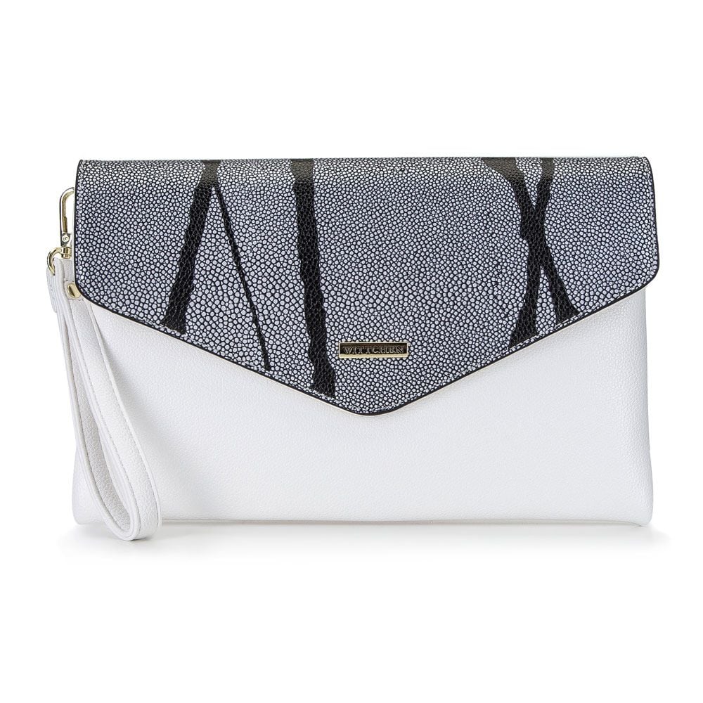 Kopertówka na łańcuszku z trójkątną klapą