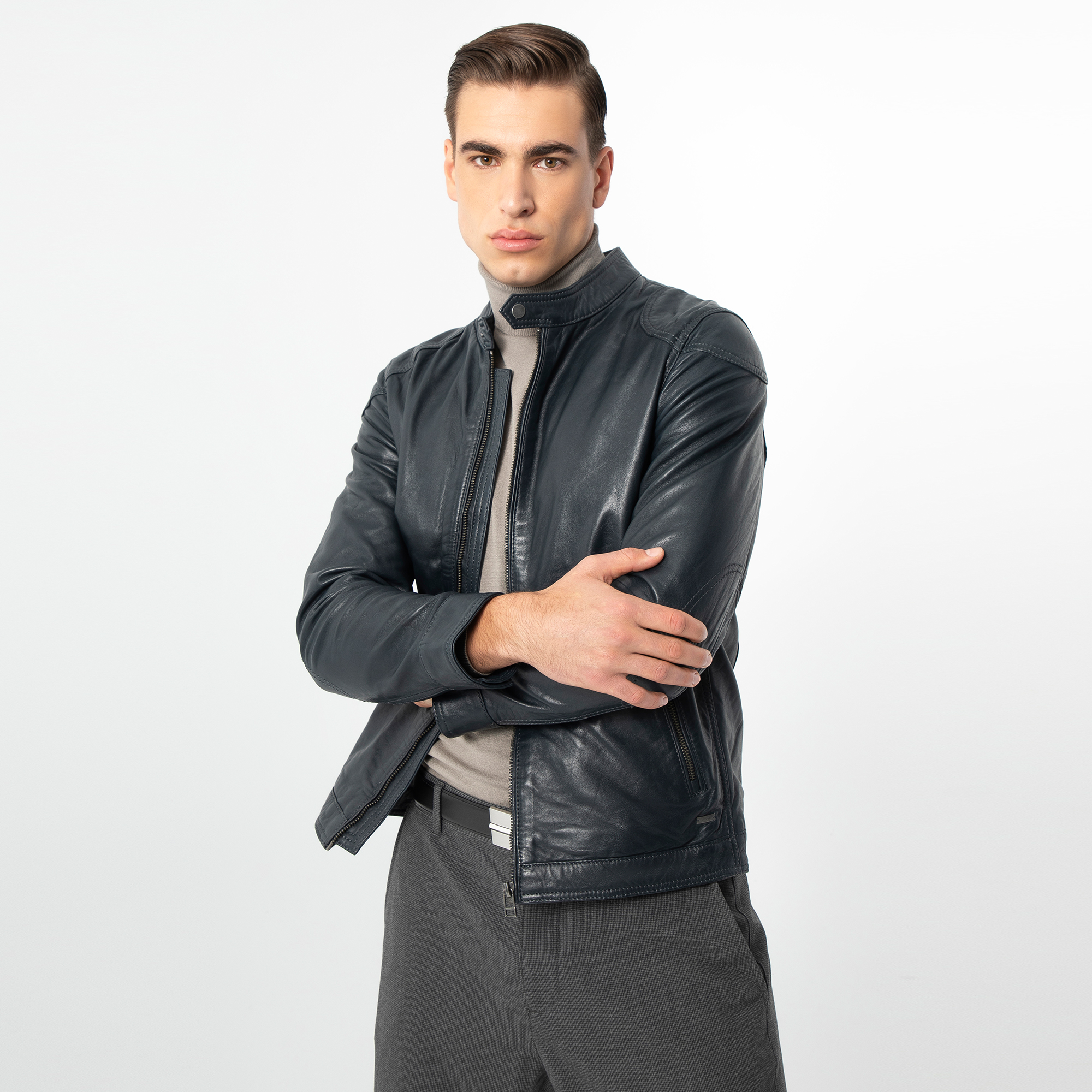 Męska kurtka skórzana z obszytymi ramionami