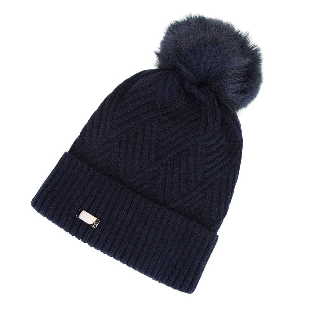 Damska czapka o splocie w karo z pomponem