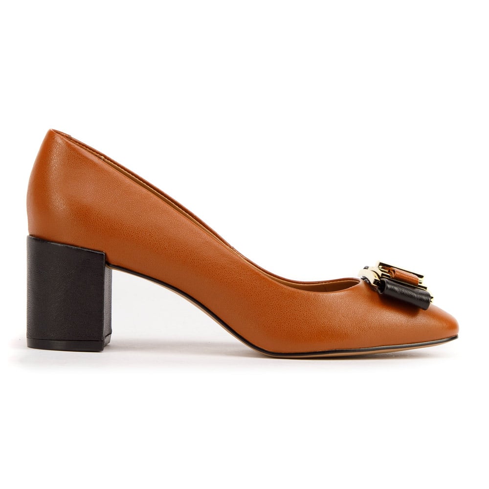 Czółenka skórzane na słupku z klamrą