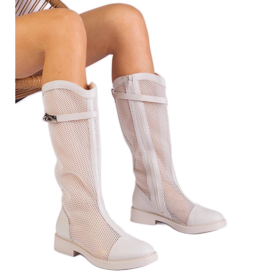 Białe wysokie kozaki siateczkowe