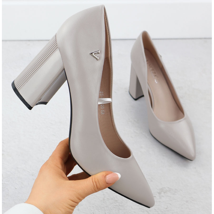 Czółenka damskie na ozdobnym słupku szare Vinceza 62220