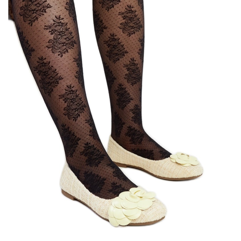 Żółte balerinki z ozdobnym kwiatkiem Mateja