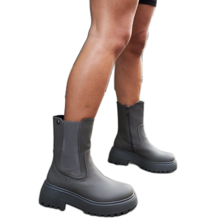 Zielone ocieplane botki na platformie Rinaldo