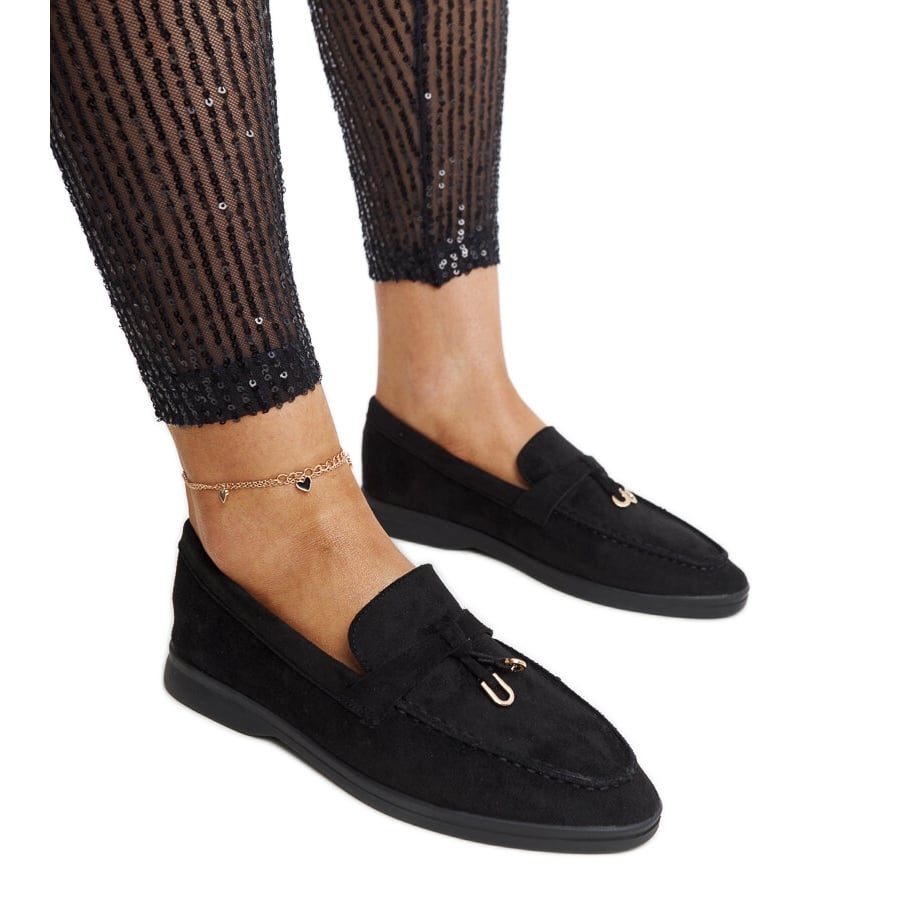 Czarne mokasyny z metalową zawieszką Fiorano