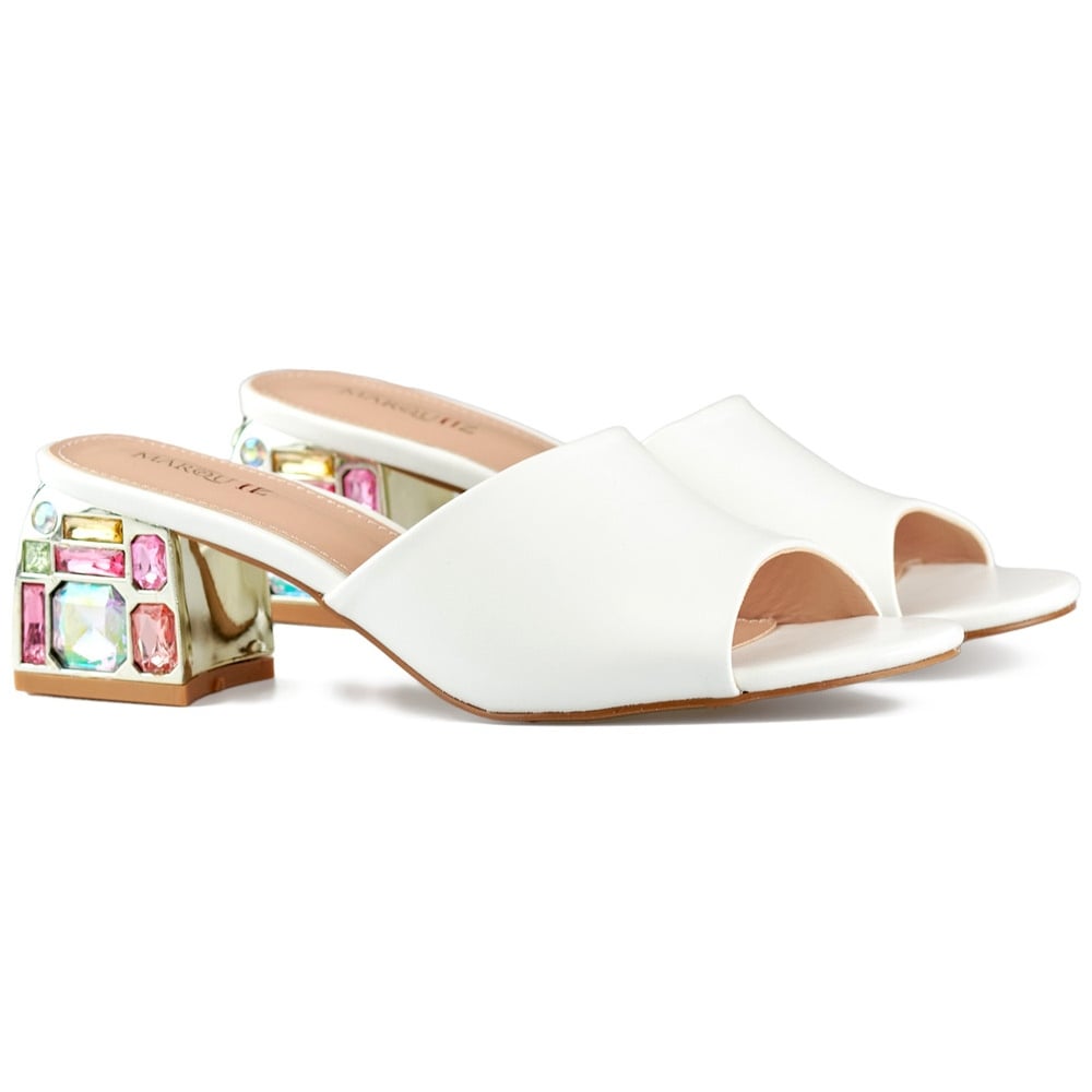 Białe klapki damskie na niskim obcasie z kryształkami