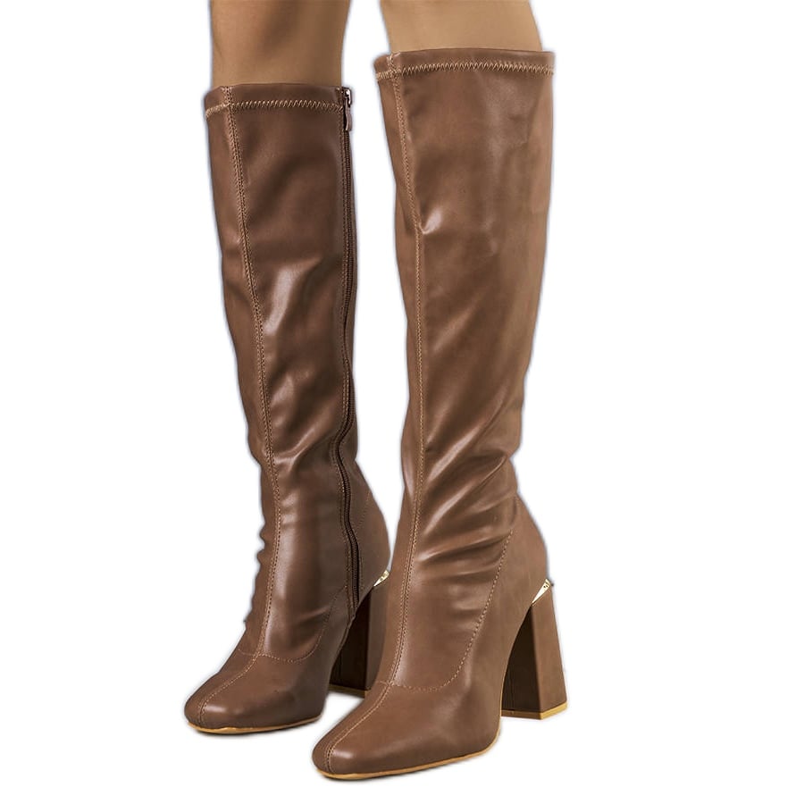 BM Brązowe kozaki na słupku Sarabi