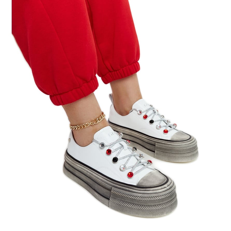 Białe sneakersy na platformie GOE NN2N4054