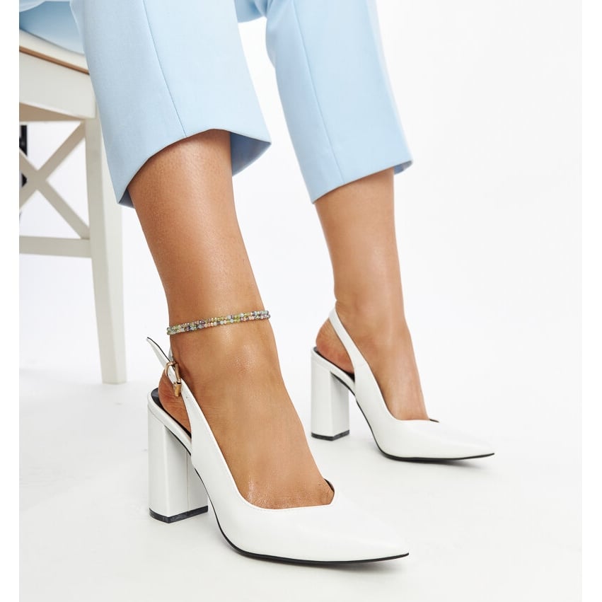 Białe czółenka z odkrytą piętą Wechsler