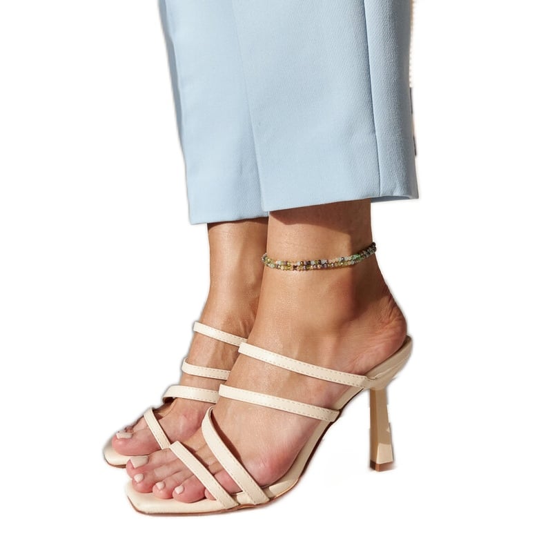 Jasobeżowe sandały na szpilce Semira beżowy