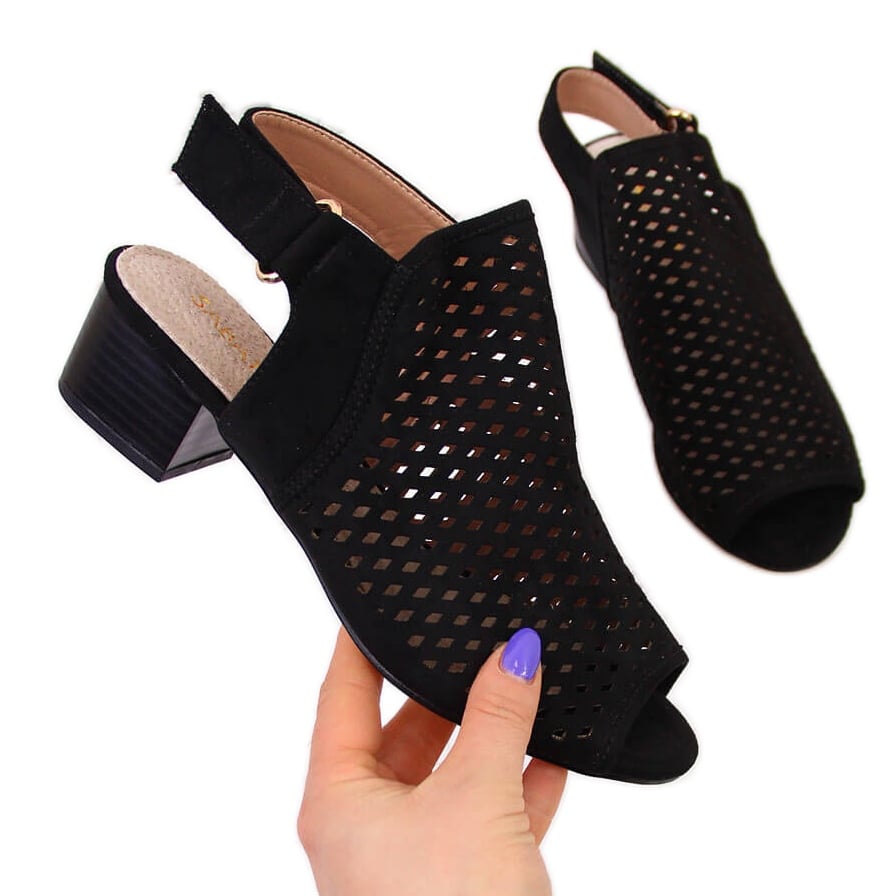 Sandały damskie zabudowane ażurowe czarne Sabatina DM19-27