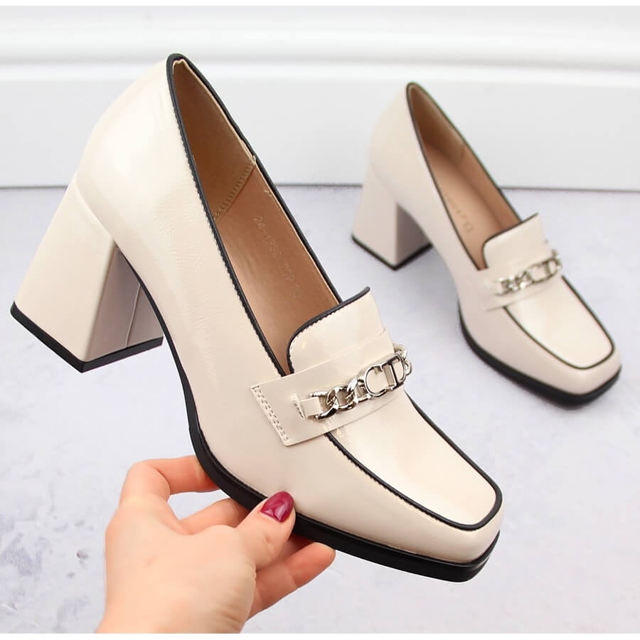 Lakierowane półbuty damskie na ozdobnym słupku beżowe Potocki 12322 beżowy