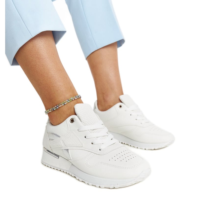 Białe sneakersy z wężową skórką Tasnim