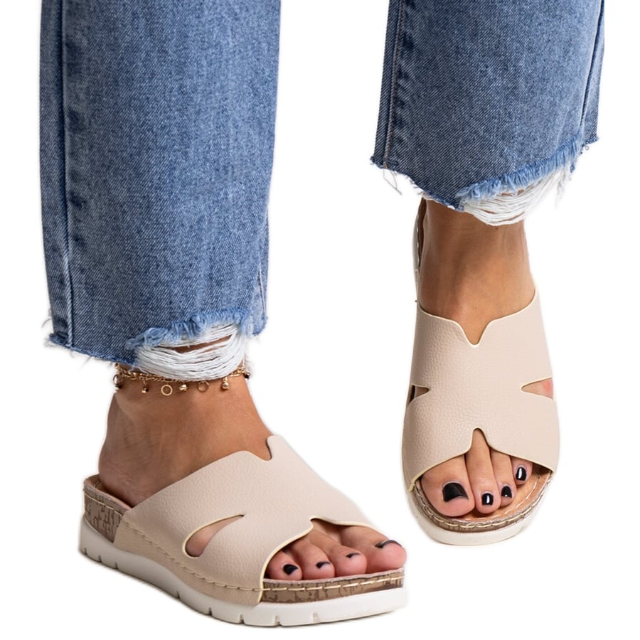 Beżowe klapki ze skórzaną wkładką Masha beżowy