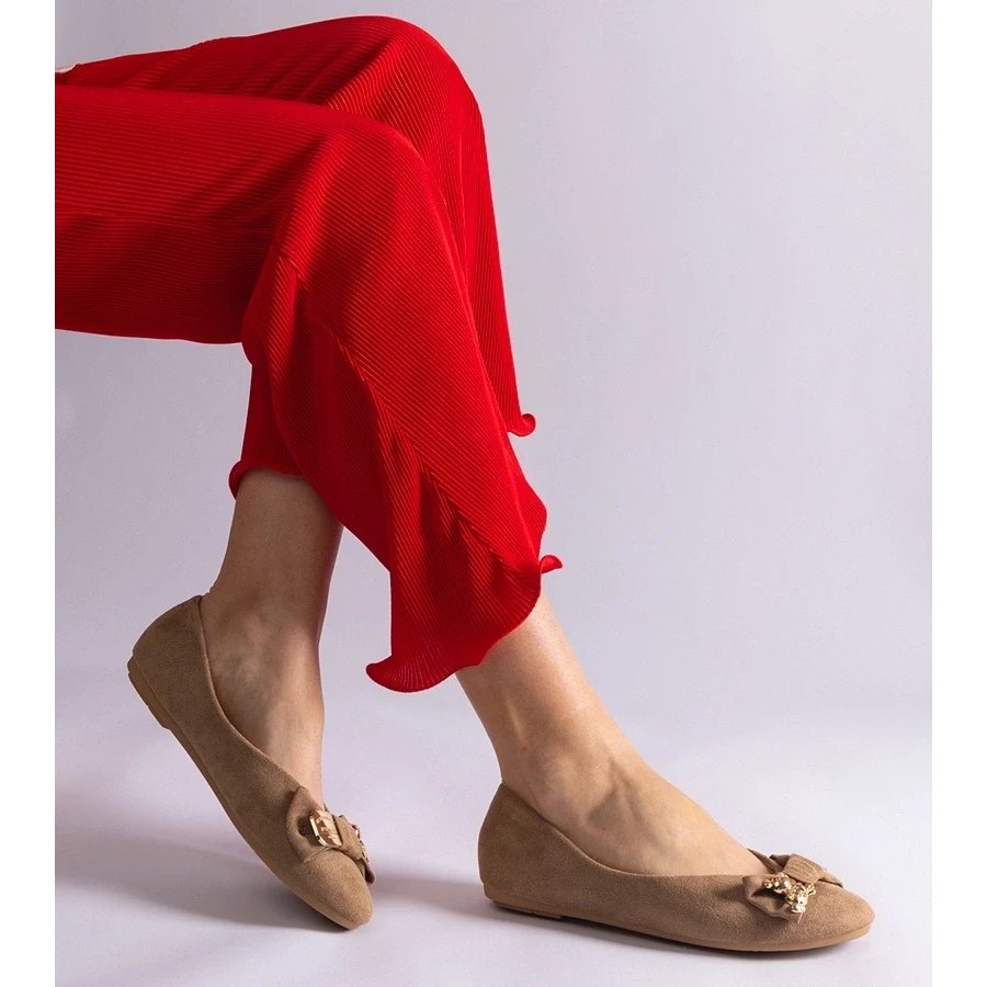 D/CEO Brązowe balerinki zdobione kokardką i broszką Esdras