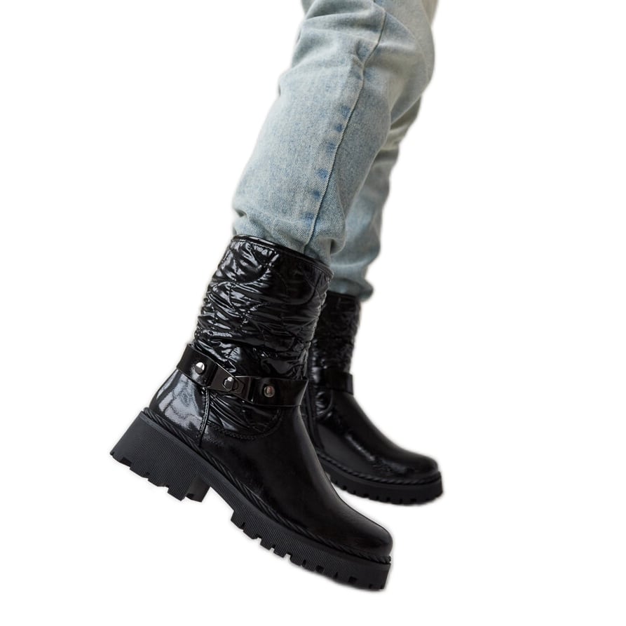 Czarne lakierowane buty z ozdobnym paskiem Lido