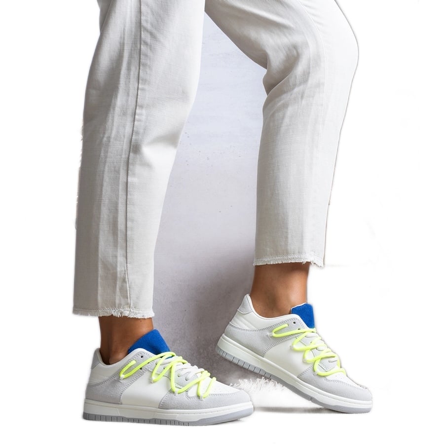 Szare sneakersy z neonowymi sznurówkami Aucoin białe