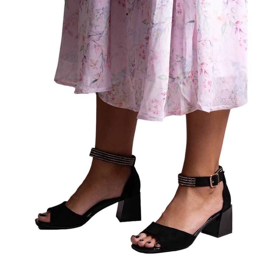 Sandały na lakierowanym słupku Athir czarne