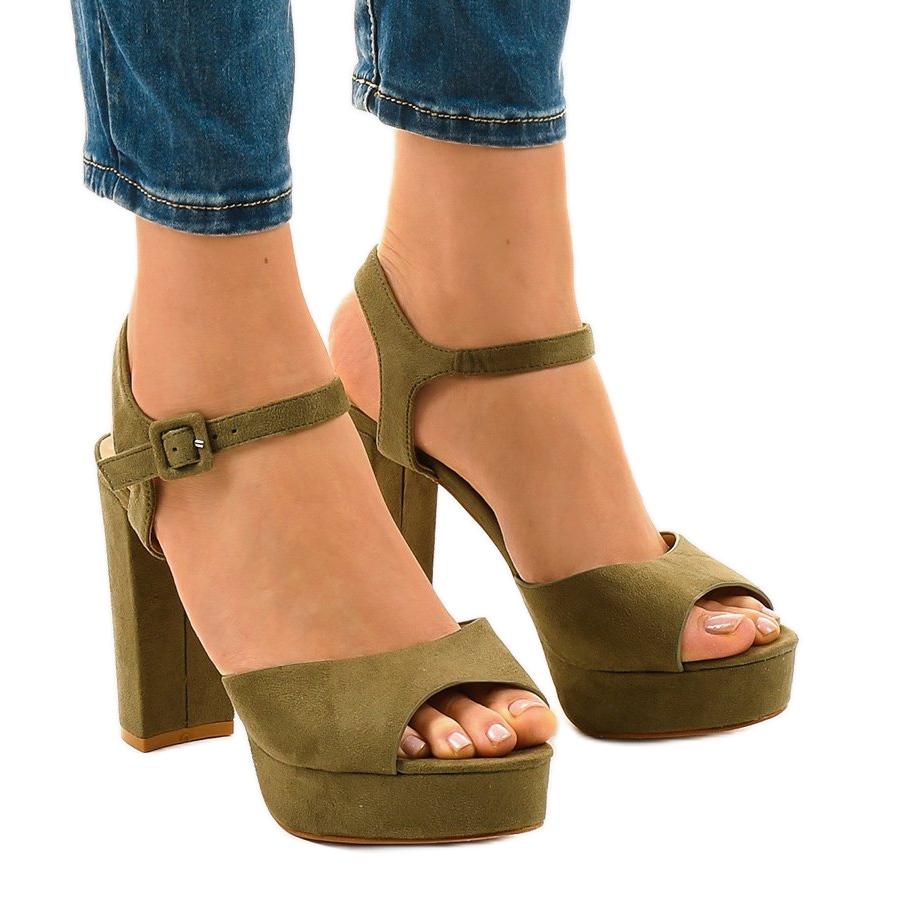 Zielone sandały na słupku zamsz AT-0660-L